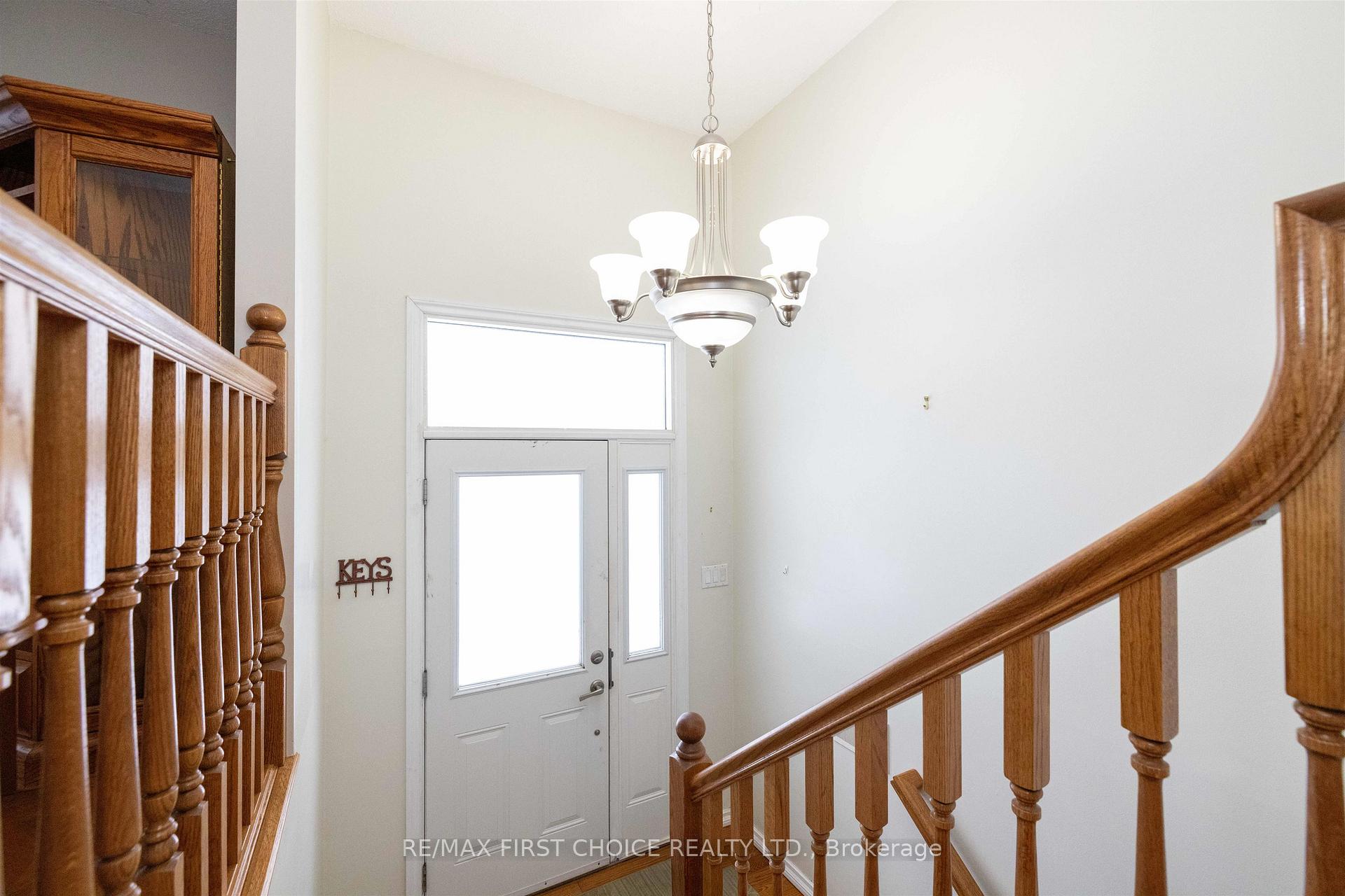 Photo 4 of 423 Westbury Crescent, Thunder Bay, Northwood Park — HOMEH