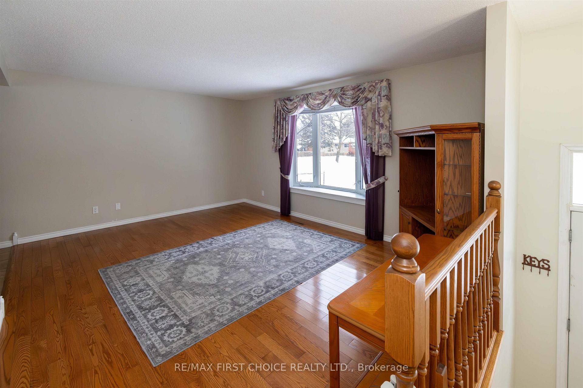 Photo 6 of 423 Westbury Crescent, Thunder Bay, Northwood Park — HOMEH