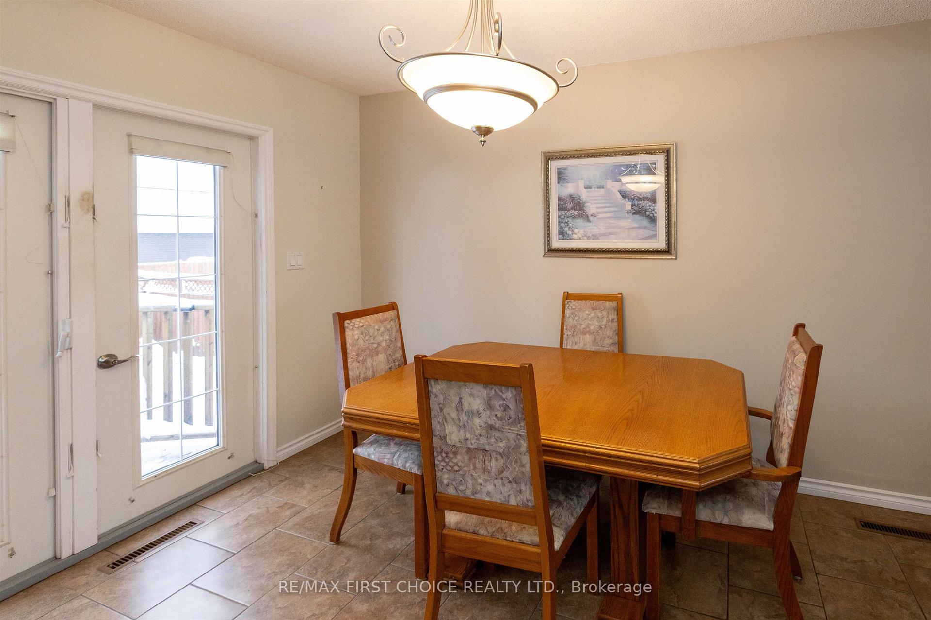 Photo 7 of 423 Westbury Crescent, Thunder Bay, Northwood Park — HOMEH