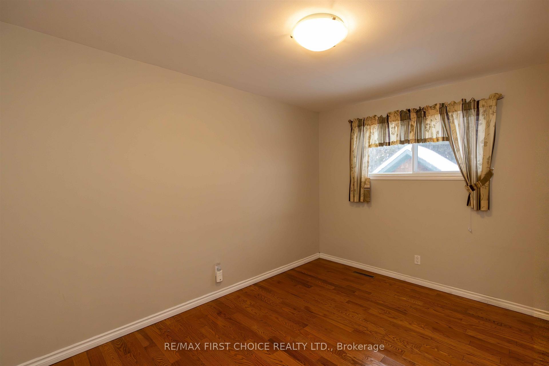 Photo 13 of 423 Westbury Crescent, Thunder Bay, Northwood Park — HOMEH