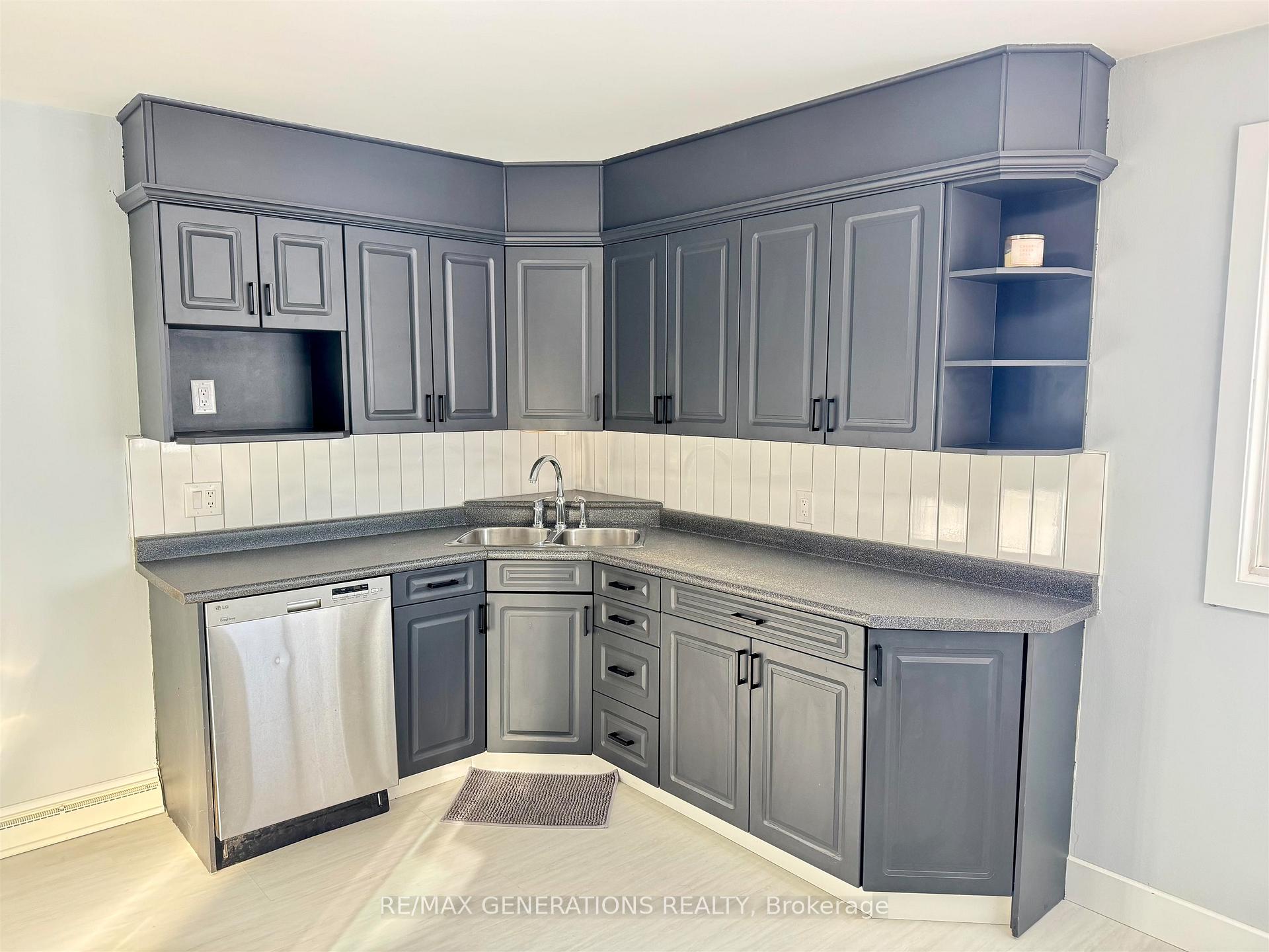 Photo 2 of 100 Robinson Drive, Thunder Bay, Grandview — HOMEH