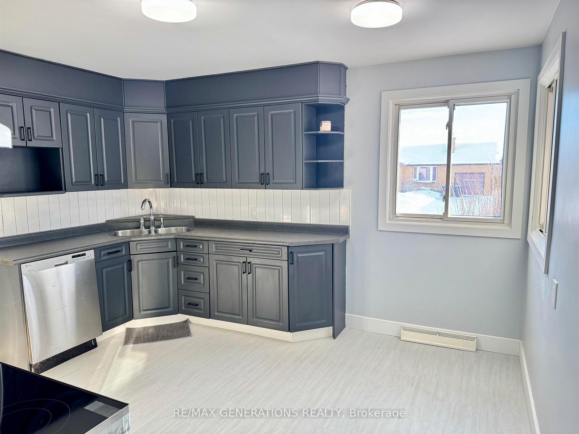 Photo 3 of 100 Robinson Drive, Thunder Bay, Grandview — HOMEH