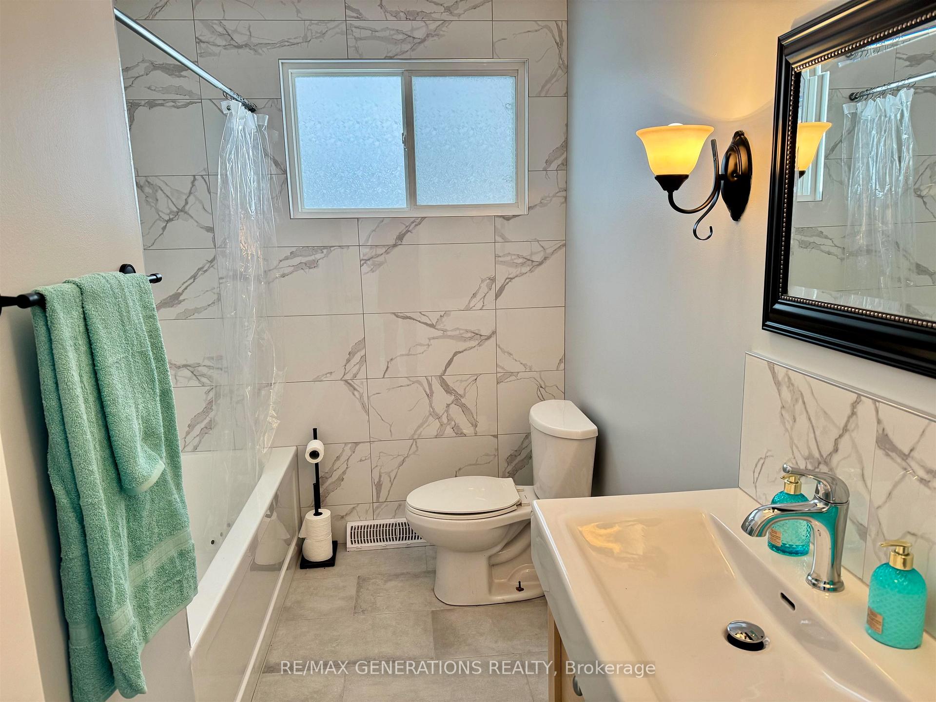 Photo 13 of 100 Robinson Drive, Thunder Bay, Grandview — HOMEH