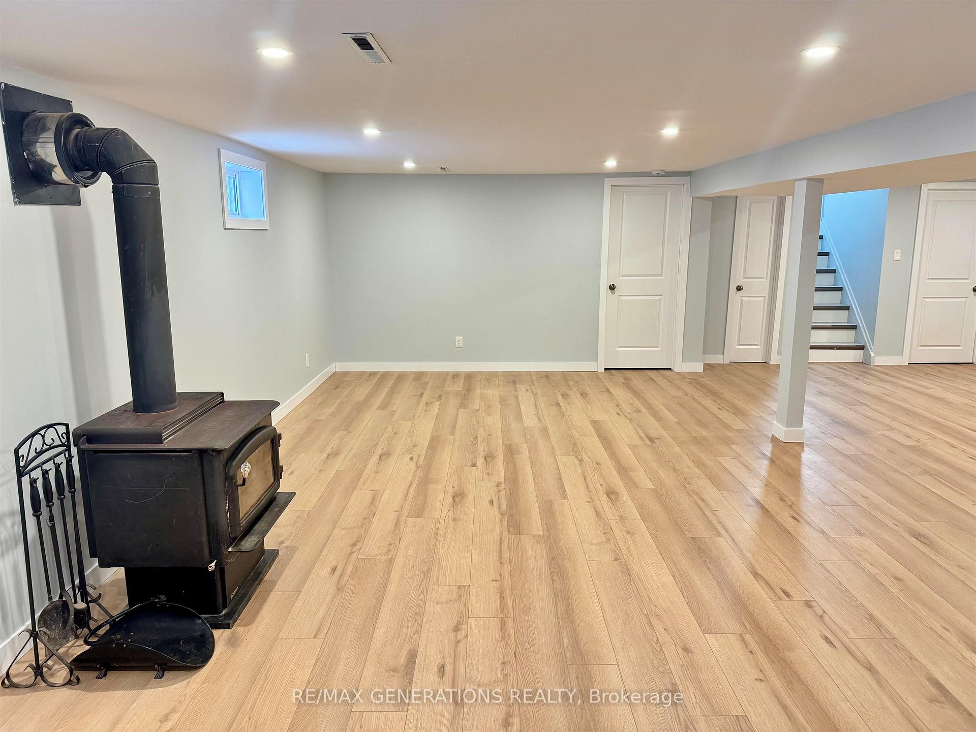 Photo 23 of 100 Robinson Drive, Thunder Bay, Grandview — HOMEH