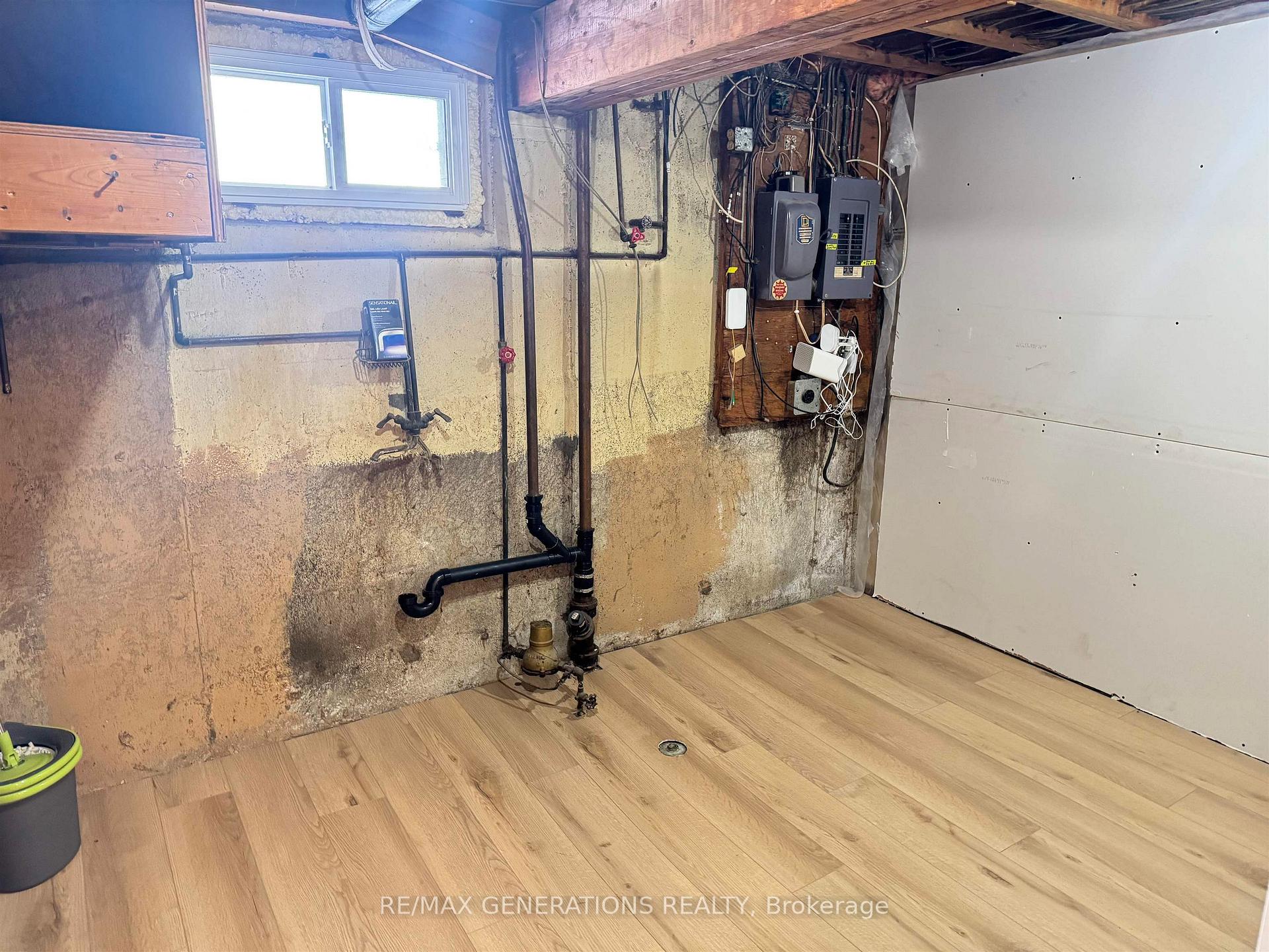 Photo 32 of 100 Robinson Drive, Thunder Bay, Grandview — HOMEH