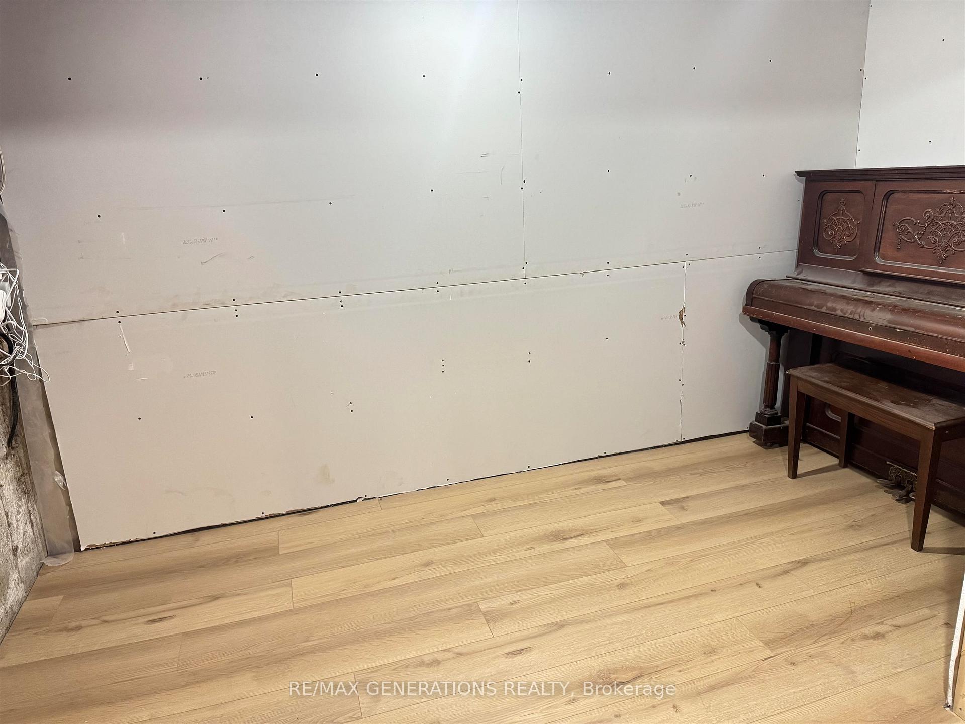 Photo 33 of 100 Robinson Drive, Thunder Bay, Grandview — HOMEH