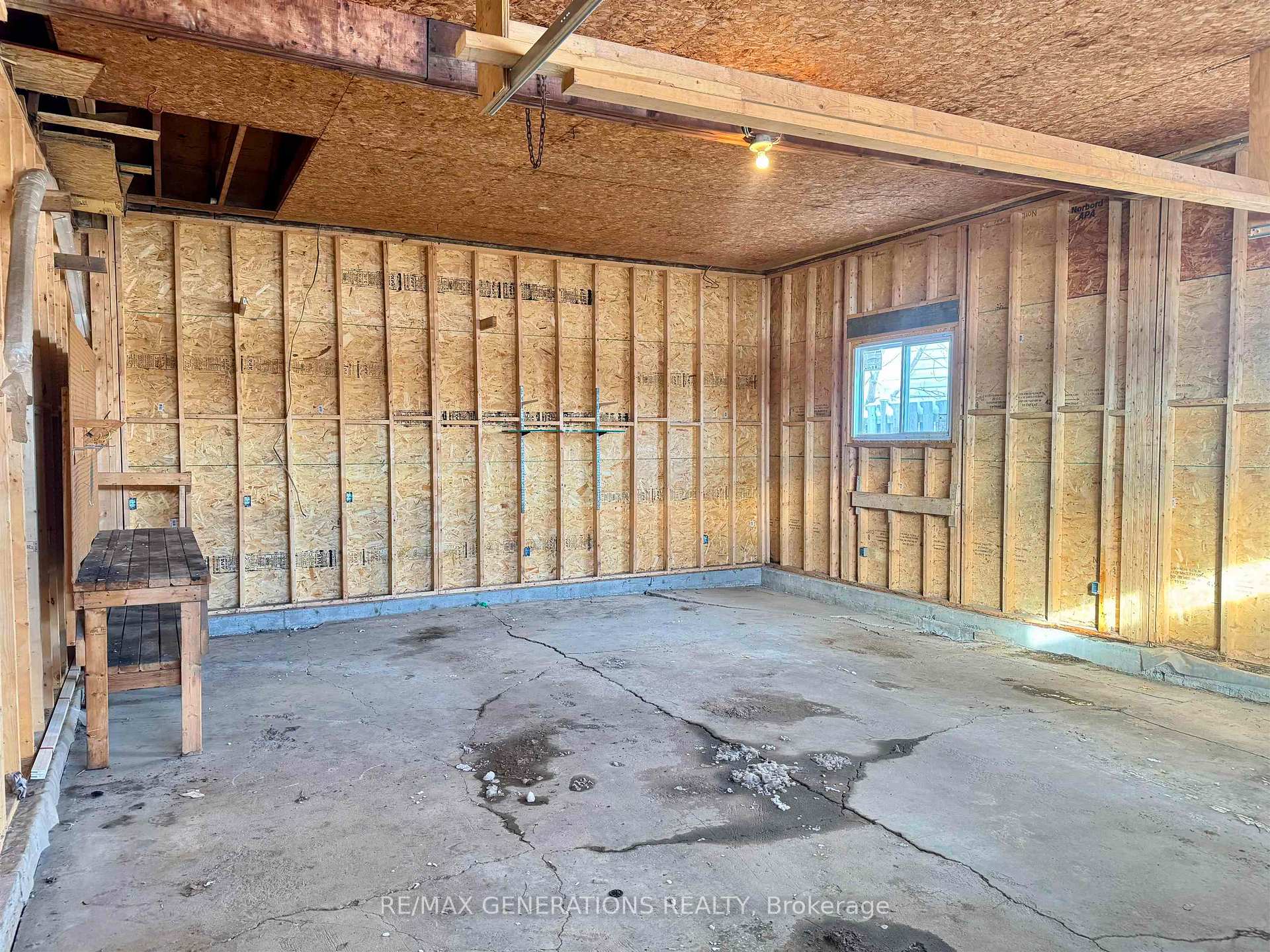 Photo 38 of 100 Robinson Drive, Thunder Bay, Grandview — HOMEH