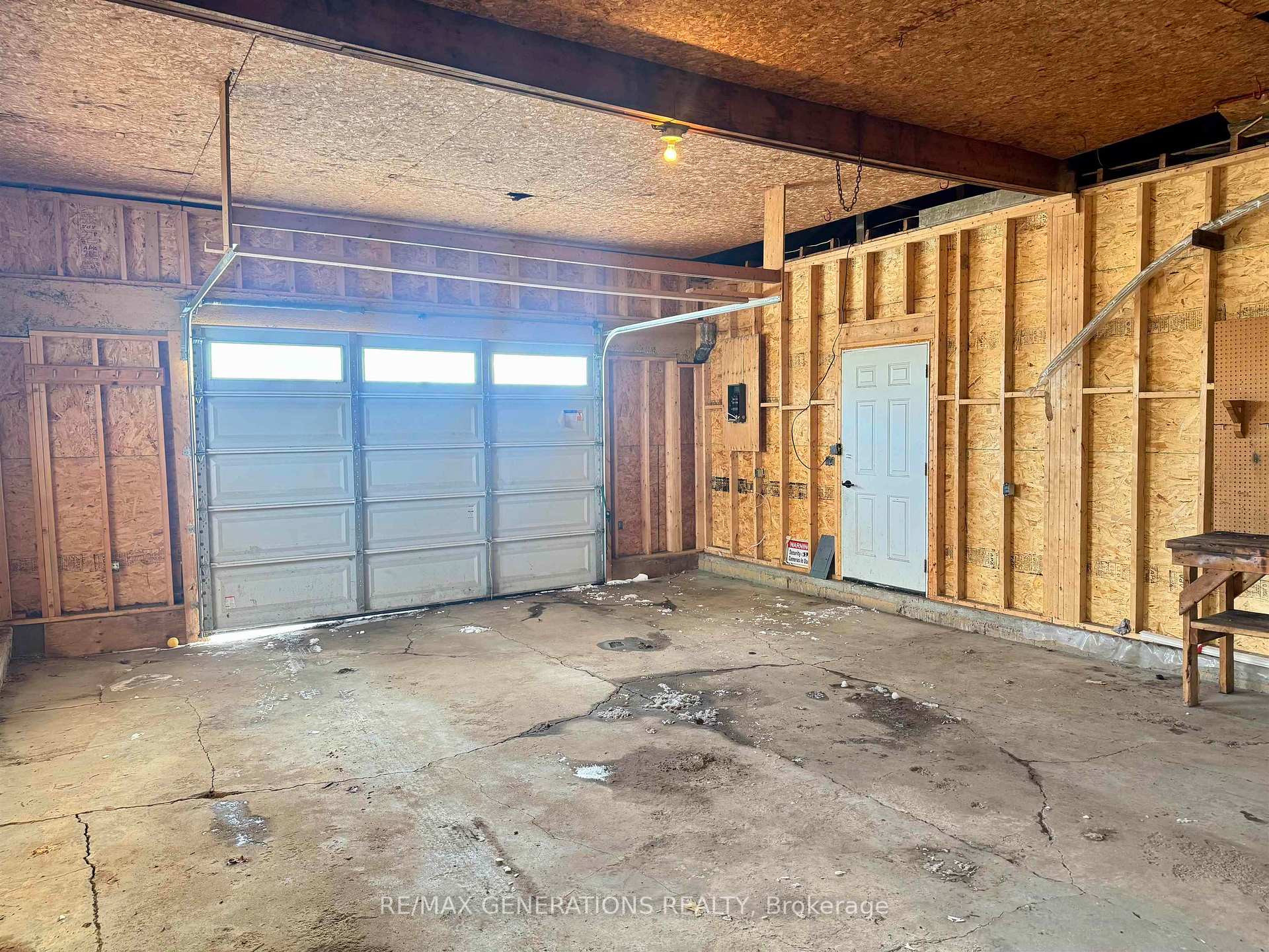 Photo 39 of 100 Robinson Drive, Thunder Bay, Grandview — HOMEH