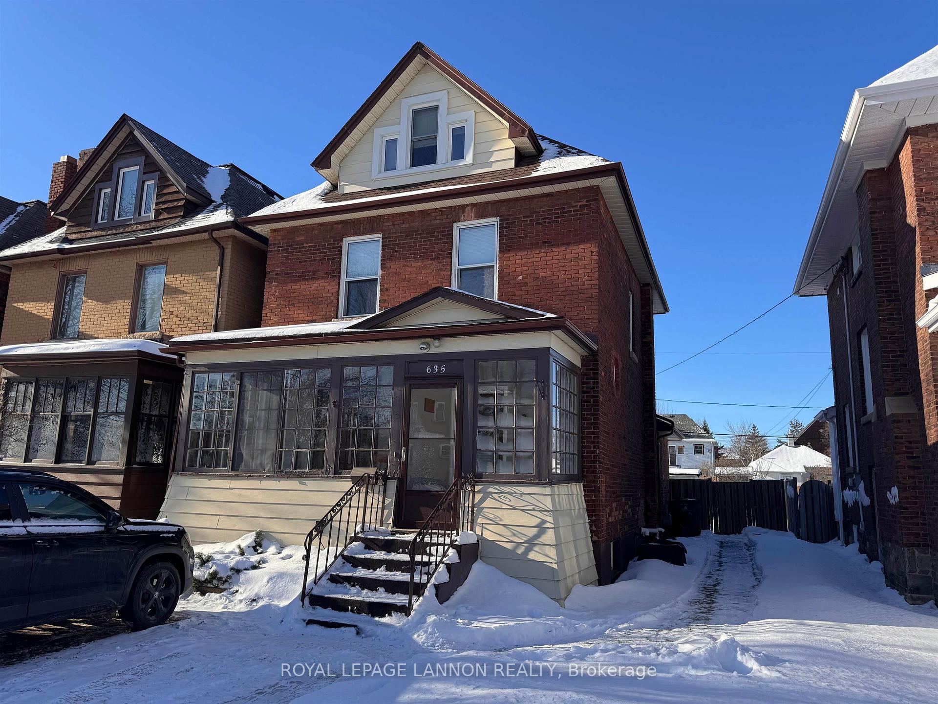 Photo 3 of 635 Catherine St. S. S, Thunder Bay, Hyde Park — HOMEH