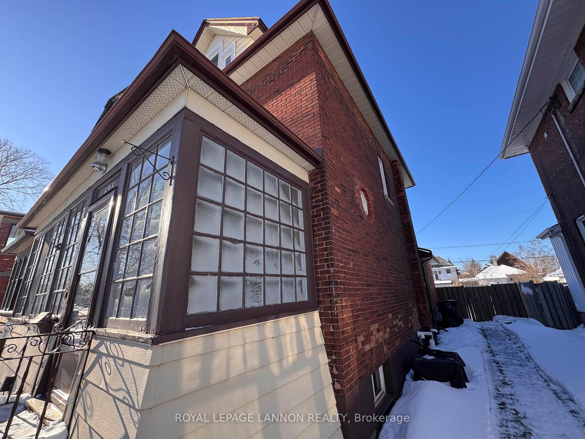 Photo 5 of 635 Catherine St. S. S, Thunder Bay, Hyde Park — HOMEH
