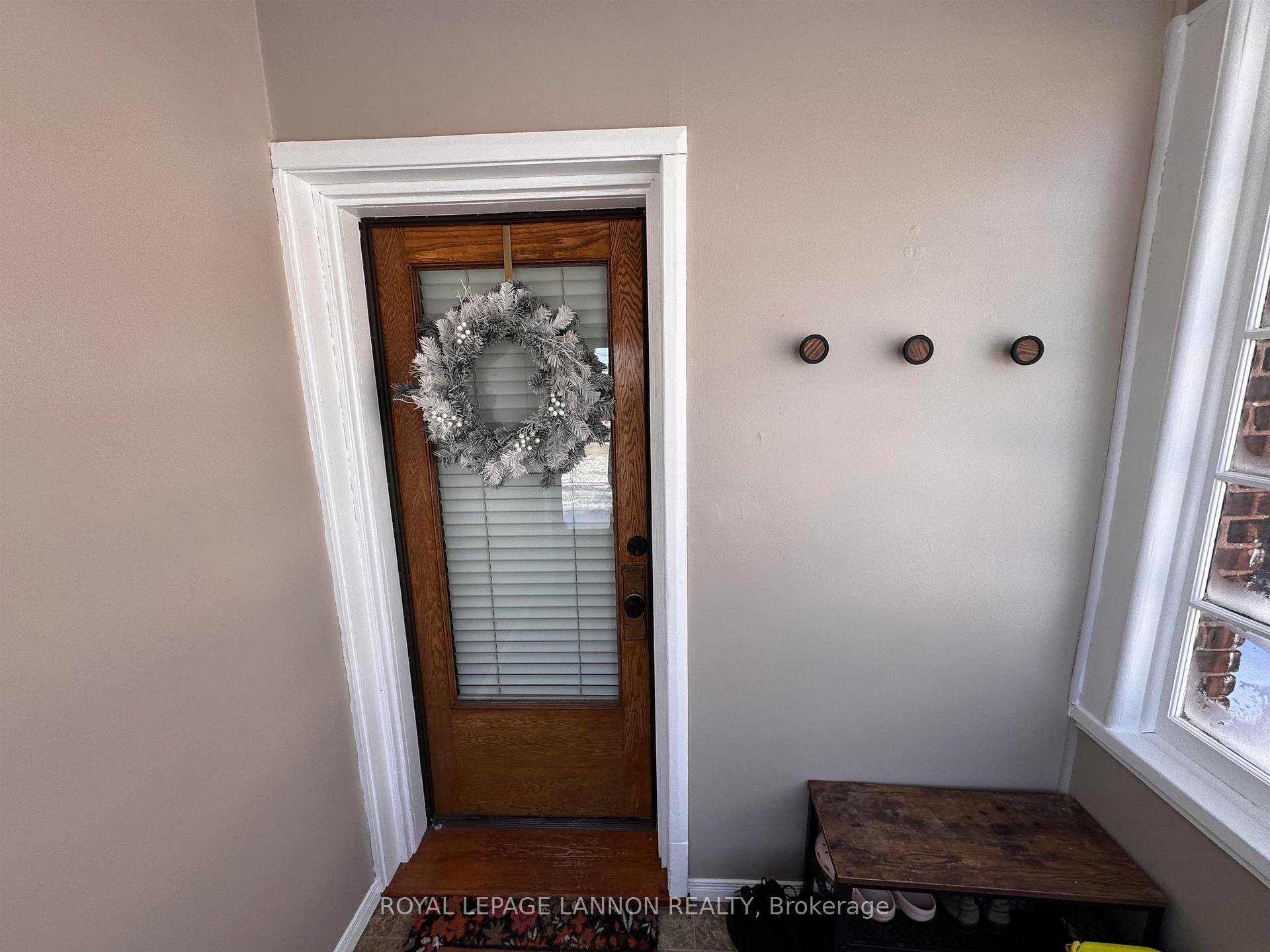 Photo 6 of 635 Catherine St. S. S, Thunder Bay, Hyde Park — HOMEH