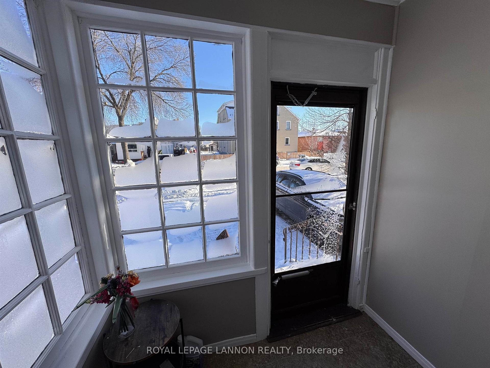Photo 7 of 635 Catherine St. S. S, Thunder Bay, Hyde Park — HOMEH