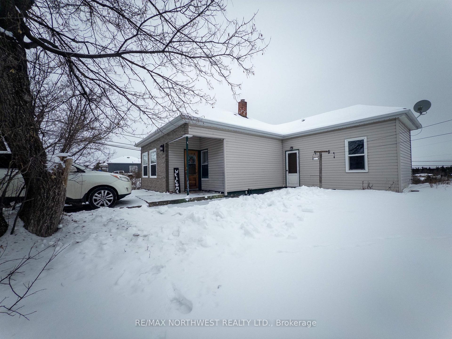 Photo 2 of 304 Ross Street, Kenora, Keewatin — HOMEH