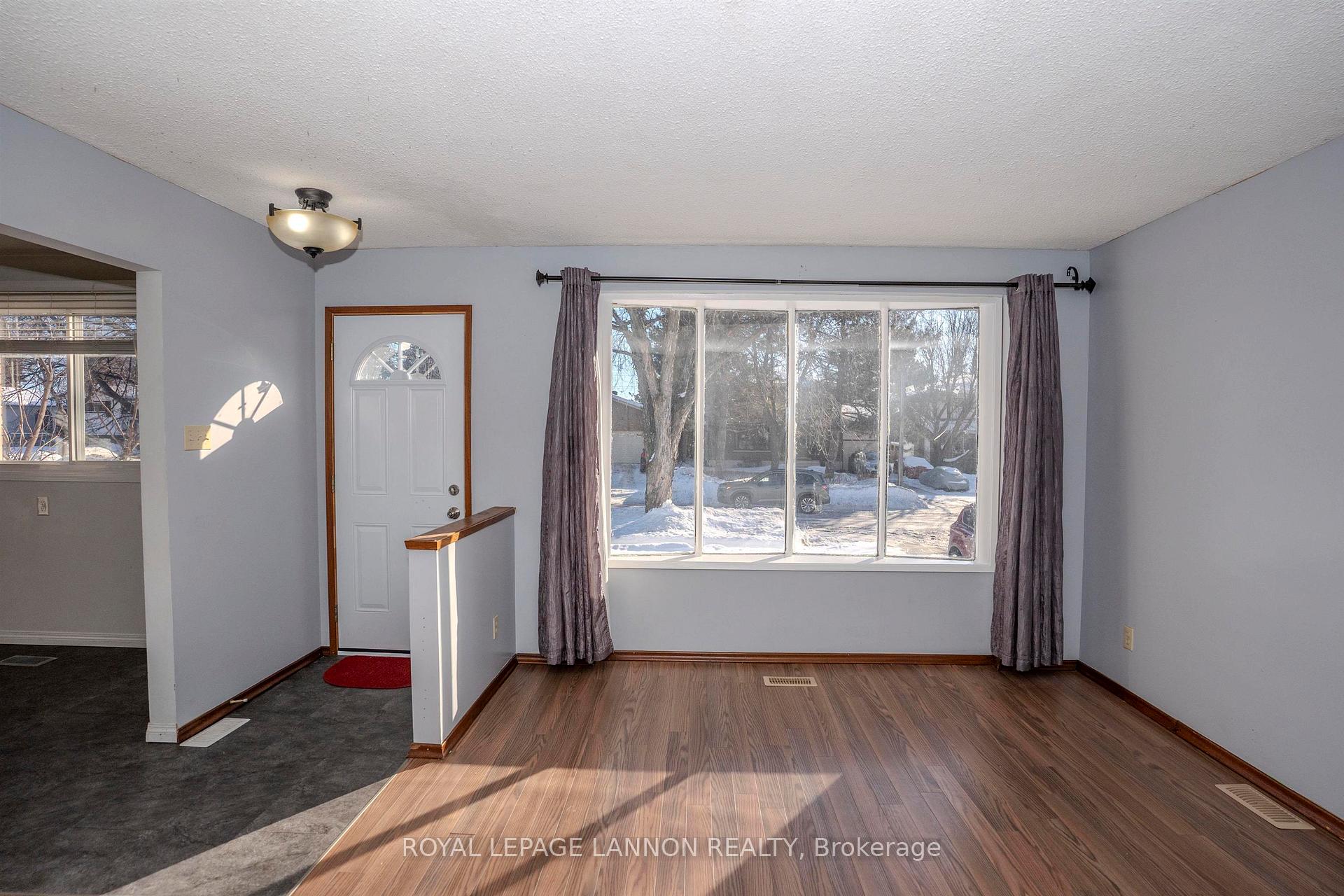 Photo 3 of 236 Fairbank Crescent, Thunder Bay, River Terrace — HOMEH