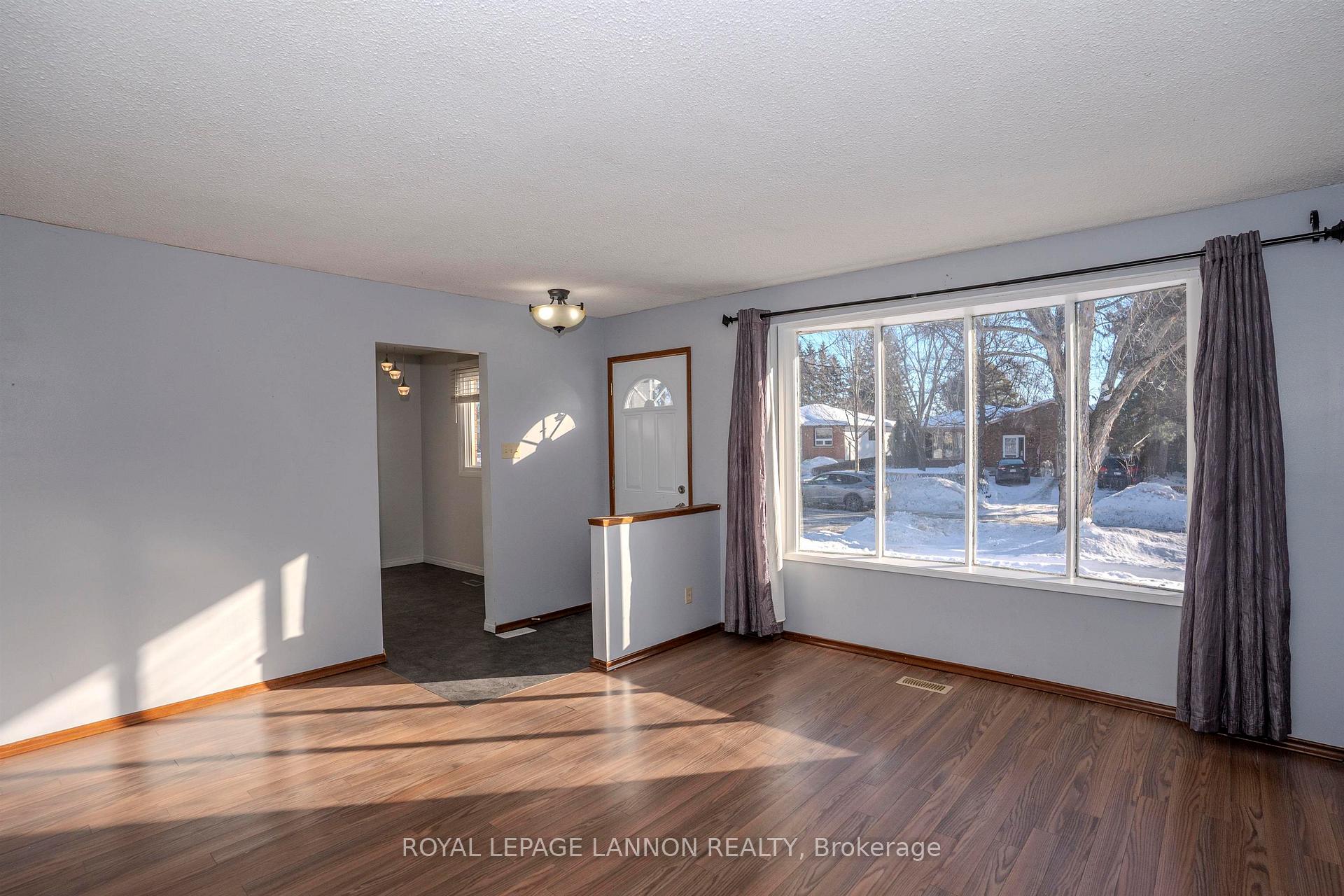 Photo 4 of 236 Fairbank Crescent, Thunder Bay, River Terrace — HOMEH