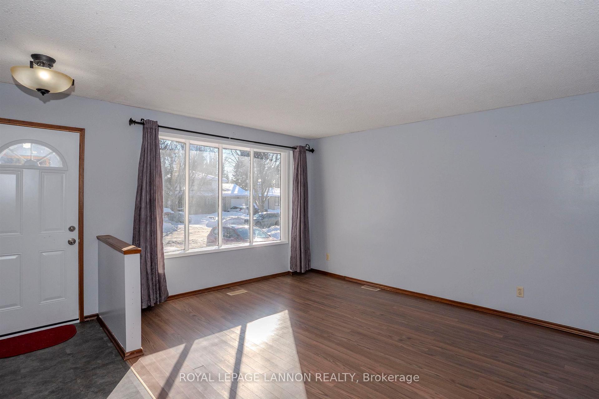Photo 5 of 236 Fairbank Crescent, Thunder Bay, River Terrace — HOMEH