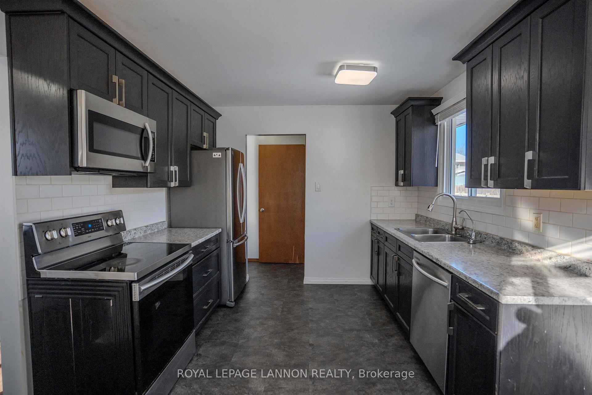 Photo 8 of 236 Fairbank Crescent, Thunder Bay, River Terrace — HOMEH