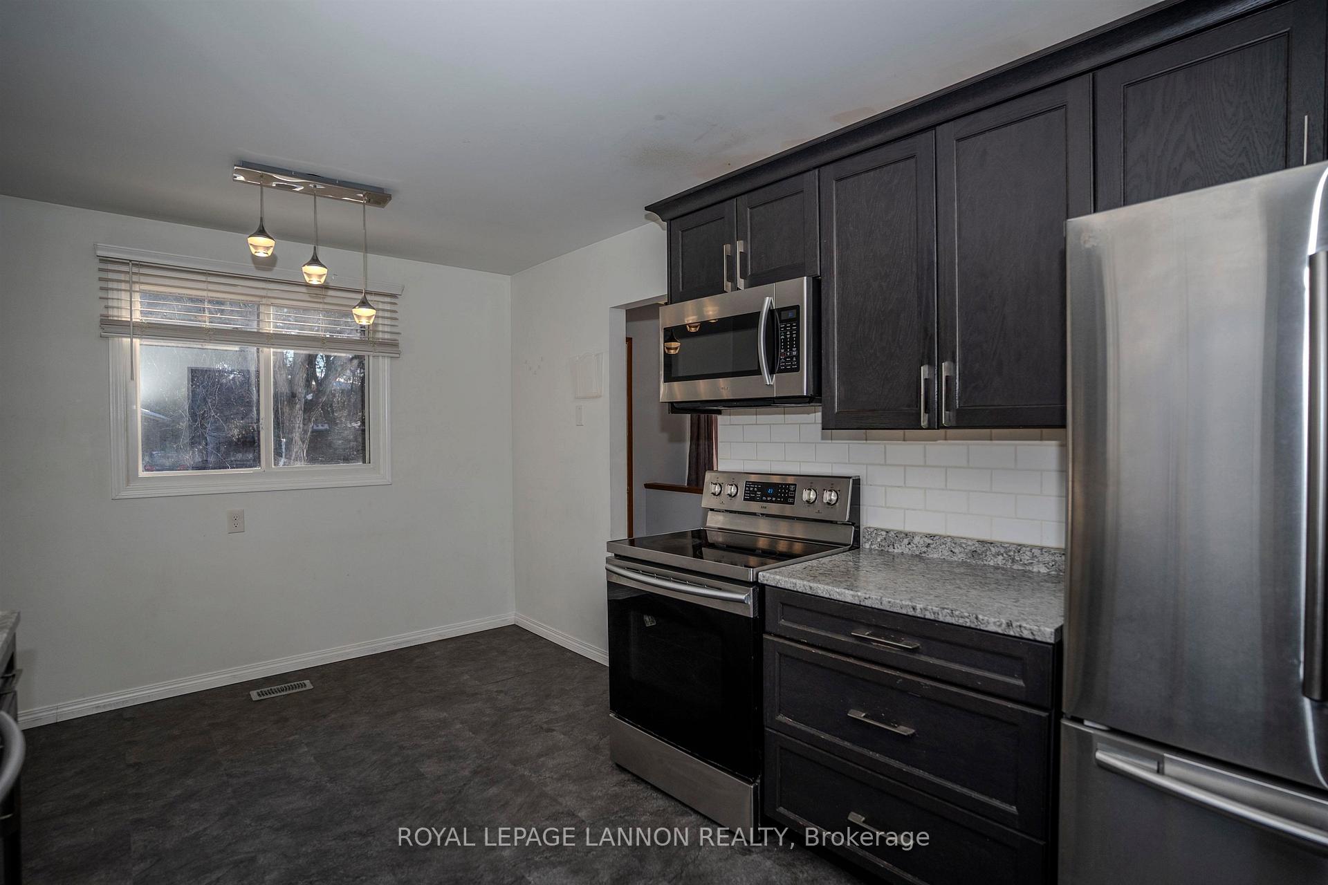 Photo 13 of 236 Fairbank Crescent, Thunder Bay, River Terrace — HOMEH