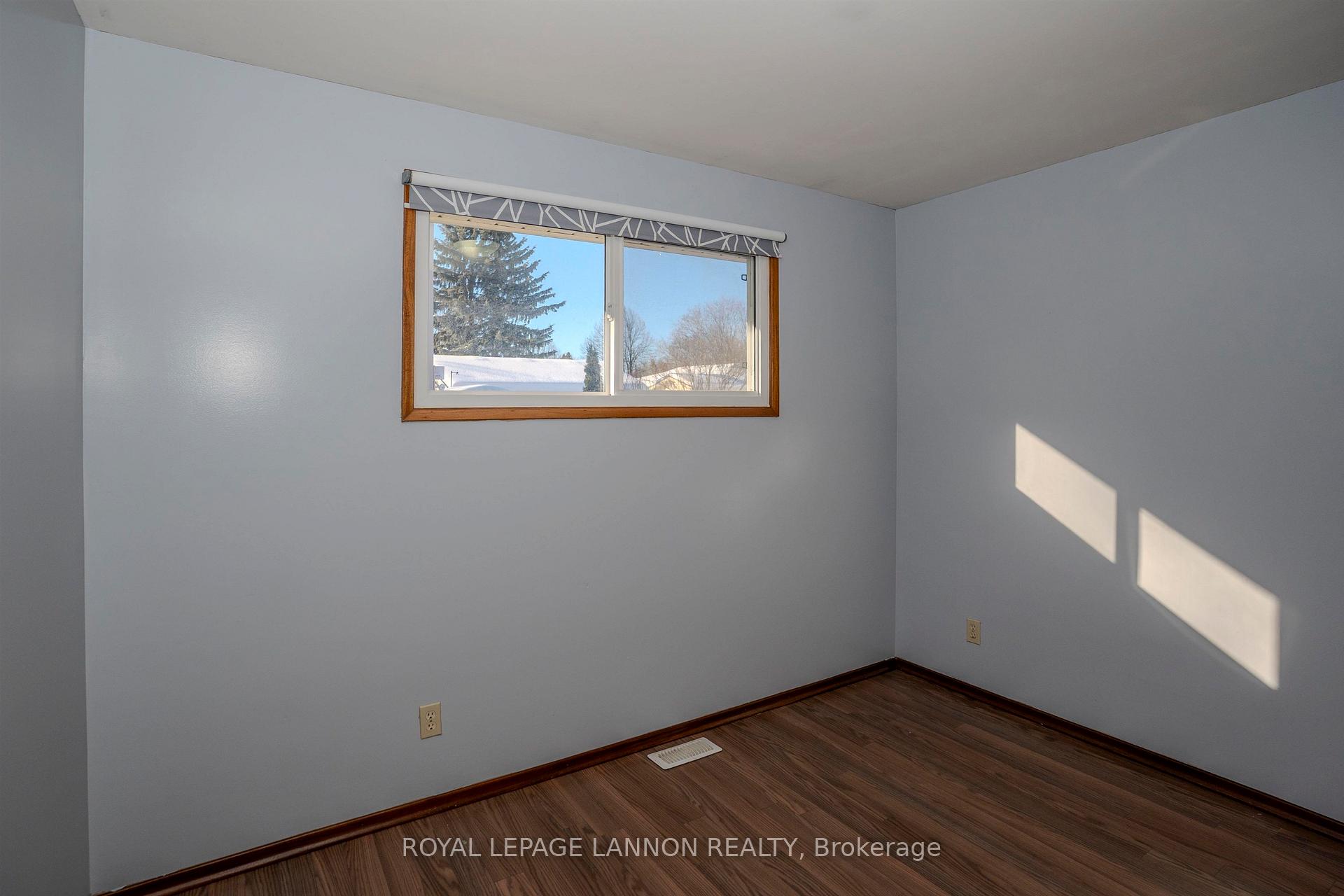Photo 15 of 236 Fairbank Crescent, Thunder Bay, River Terrace — HOMEH