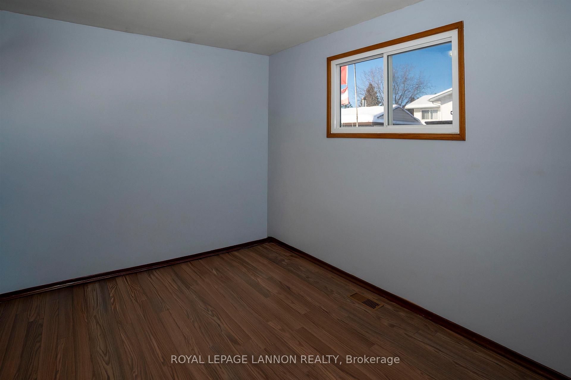 Photo 21 of 236 Fairbank Crescent, Thunder Bay, River Terrace — HOMEH