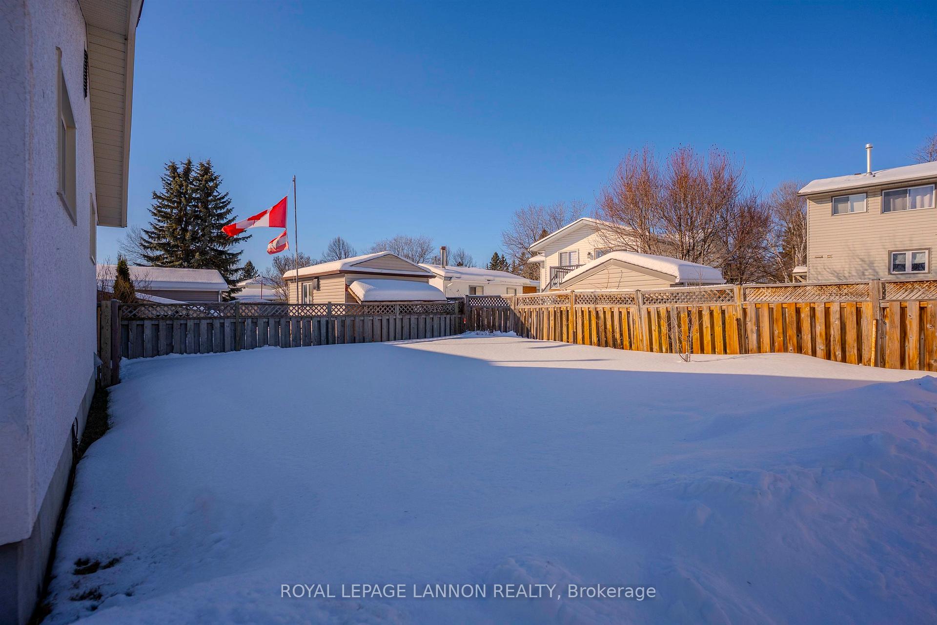 Photo 37 of 236 Fairbank Crescent, Thunder Bay, River Terrace — HOMEH