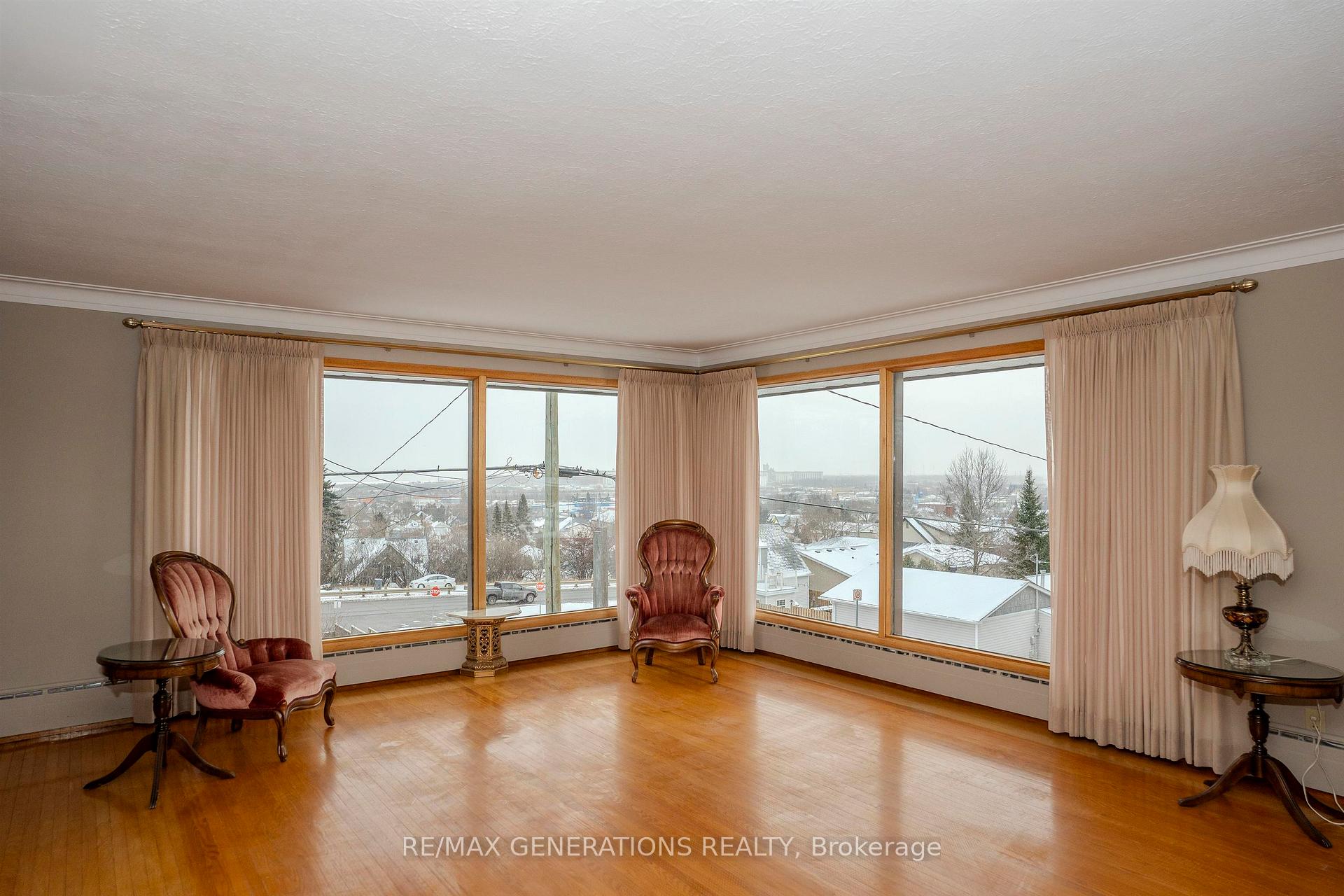 Photo 4 of 193 Summit Avenue, Thunder Bay, Mariday Heights — HOMEH