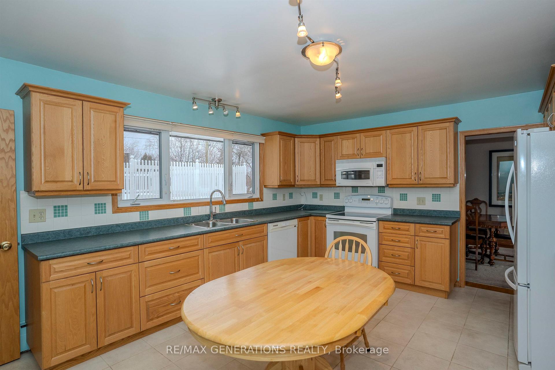 Photo 8 of 193 Summit Avenue, Thunder Bay, Mariday Heights — HOMEH