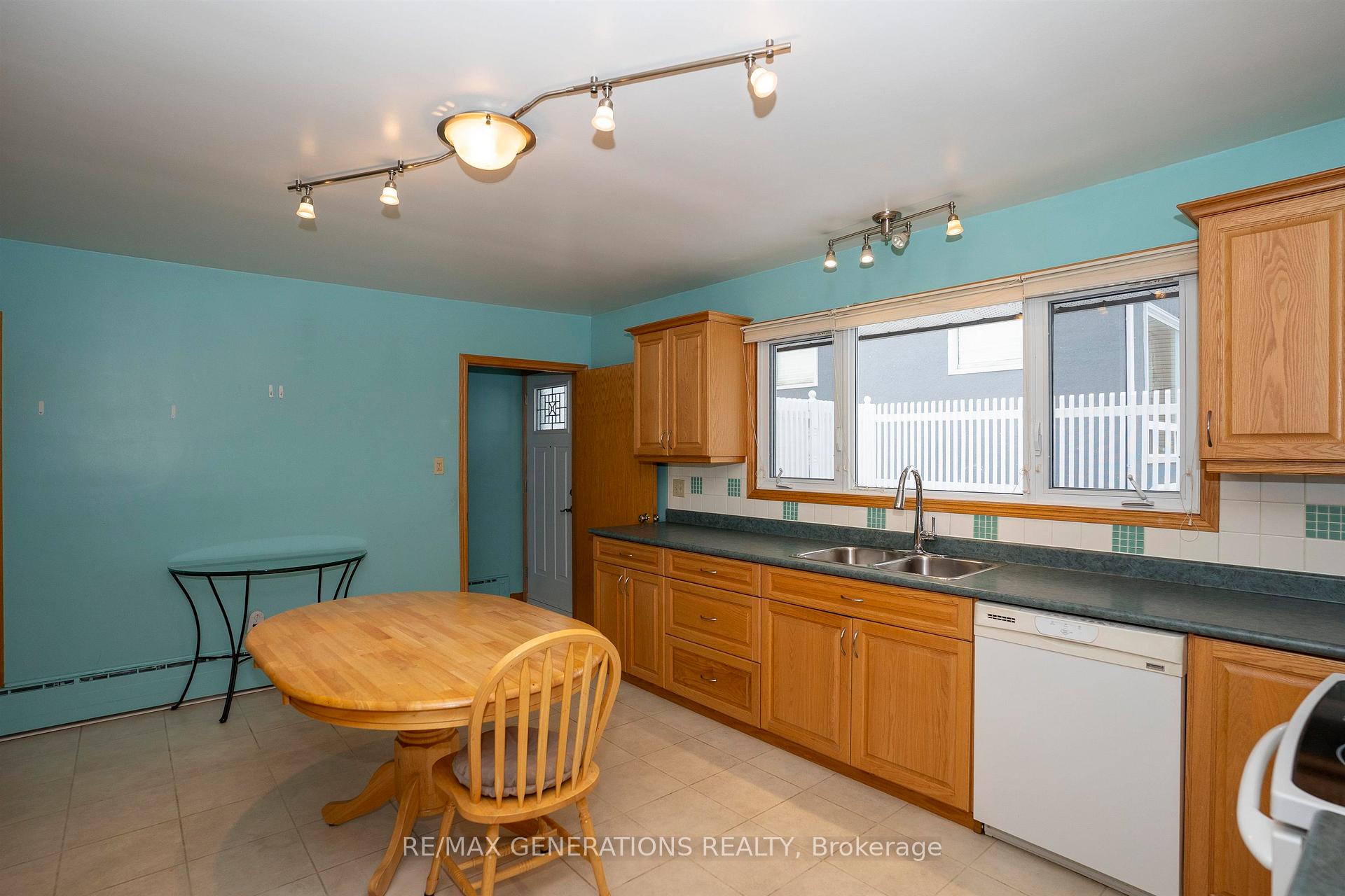 Photo 10 of 193 Summit Avenue, Thunder Bay, Mariday Heights — HOMEH