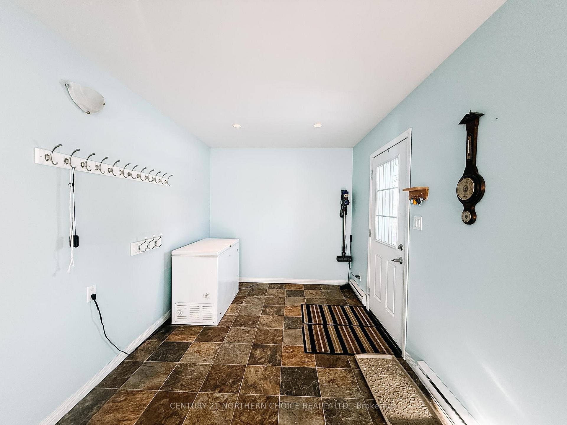 Photo 8 of 340 Seventh Avenue South, Kenora, Lakeside — HOMEH