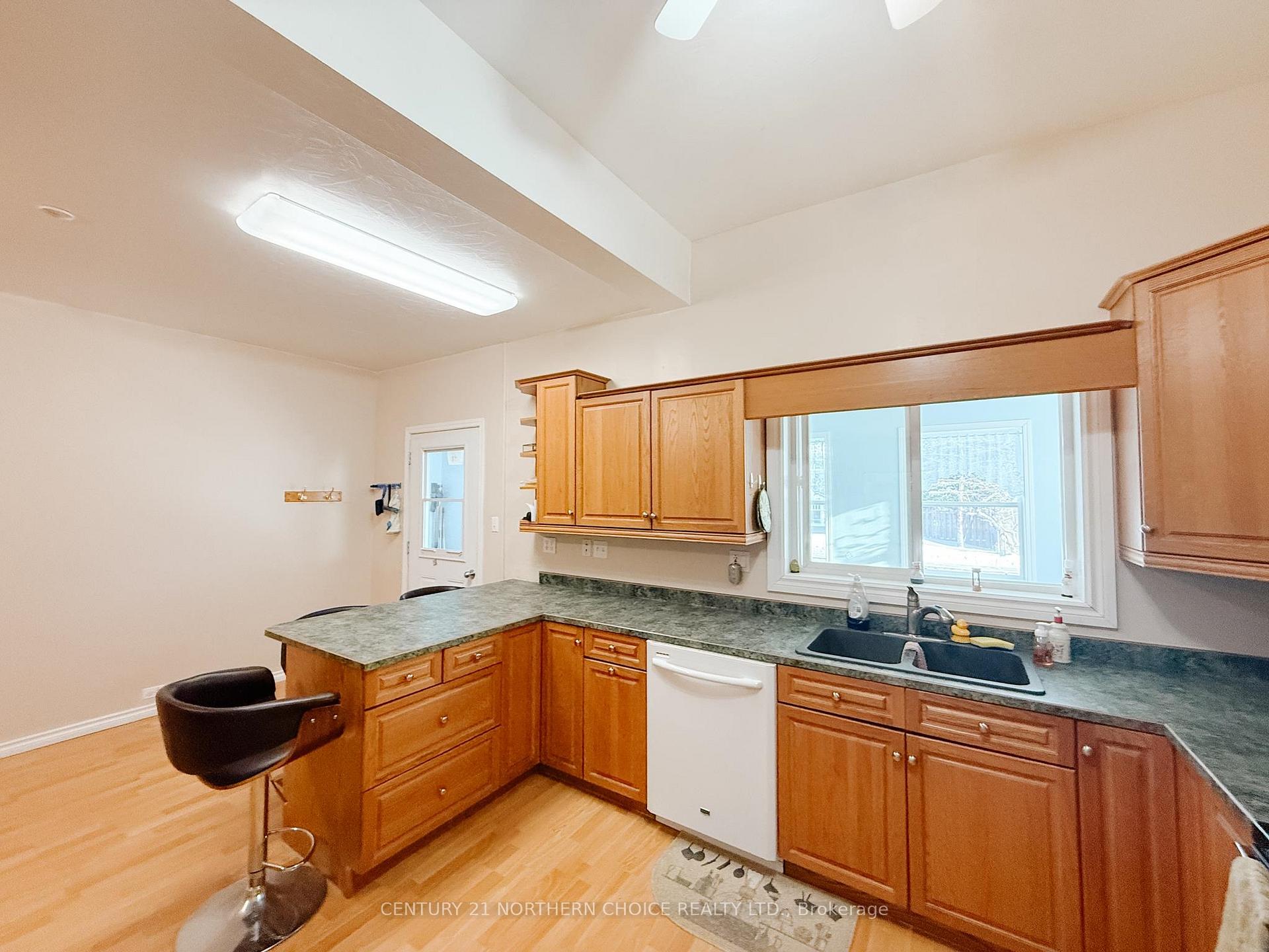 Photo 12 of 340 Seventh Avenue South, Kenora, Lakeside — HOMEH