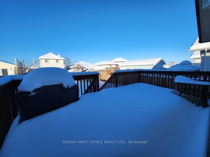 Photo 2 of 735 Porcupine Boulevard, Thunder Bay, Parkdale — HOMEH