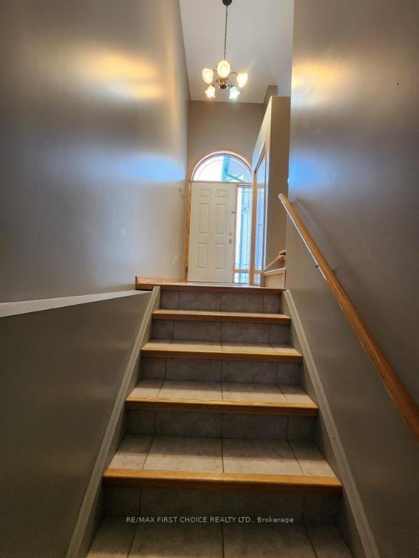 Photo 3 of 735 Porcupine Boulevard, Thunder Bay, Parkdale — HOMEH