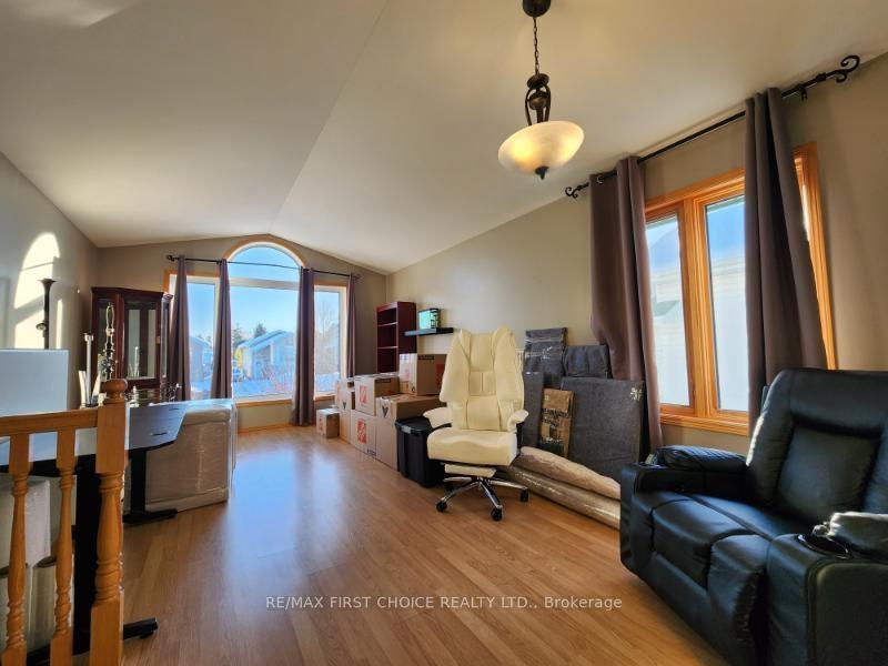 Photo 6 of 735 Porcupine Boulevard, Thunder Bay, Parkdale — HOMEH