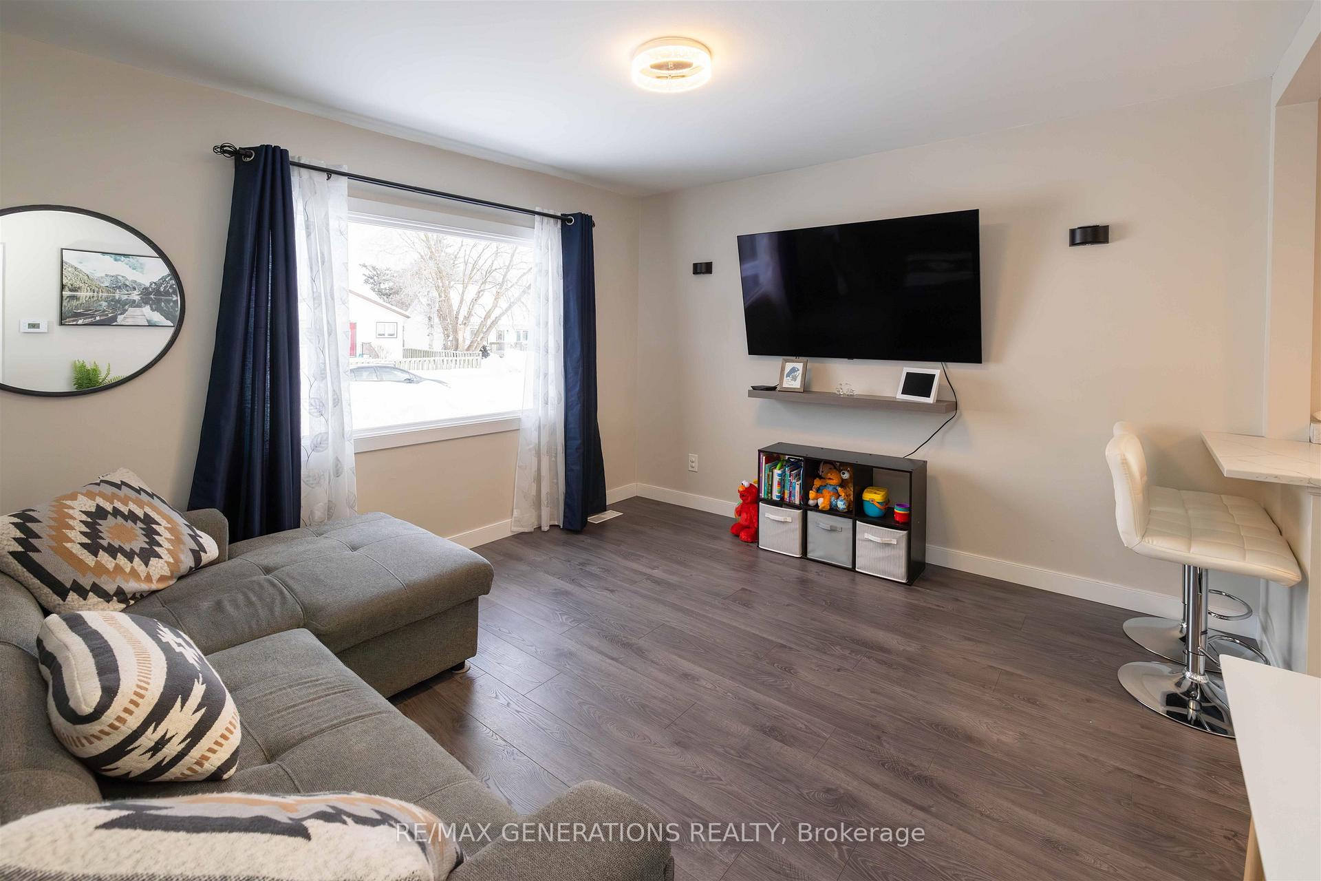 Photo 4 of 228 Christina Street E, Thunder Bay, Westfort — HOMEH