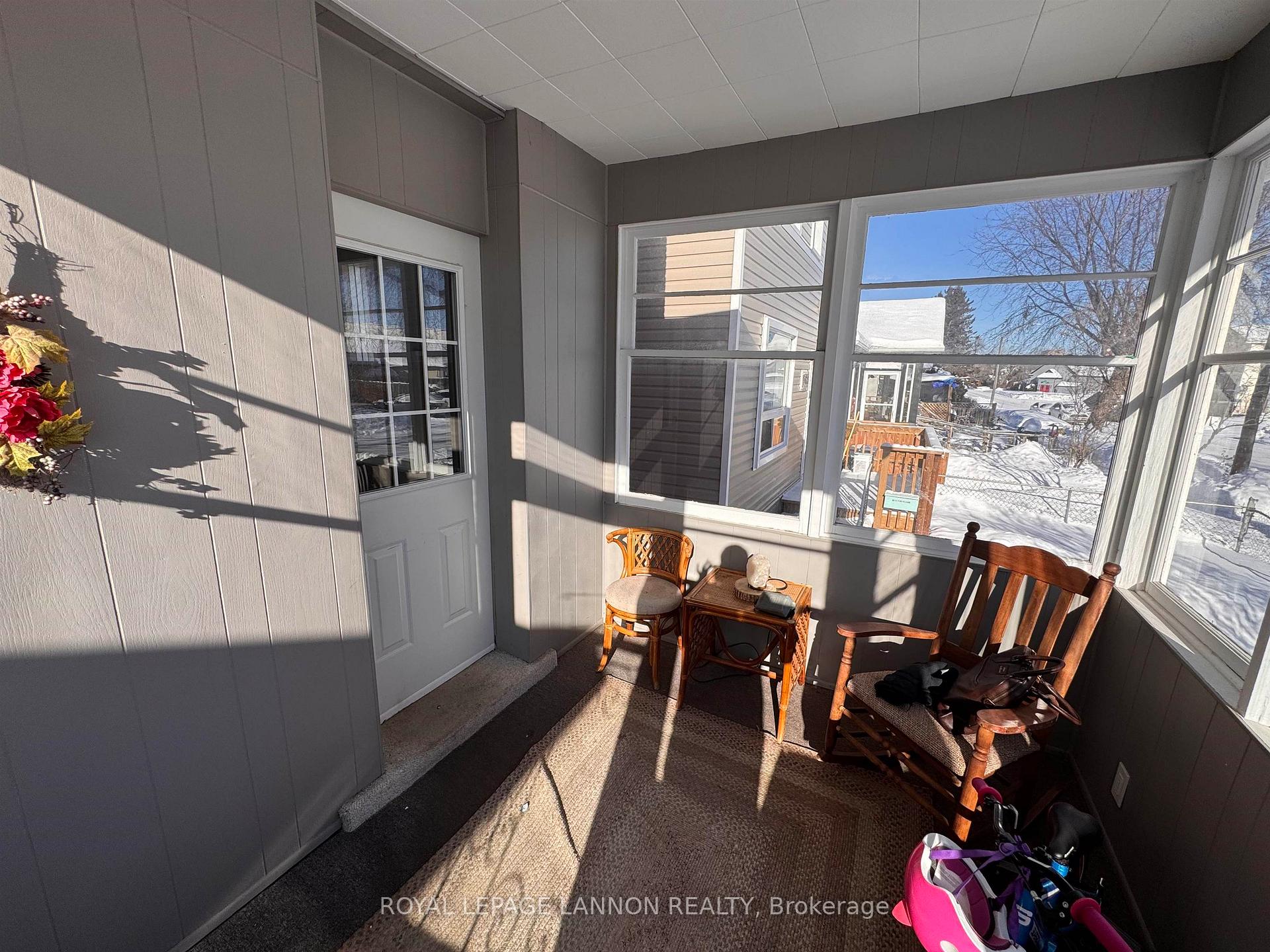 Photo 4 of 625 Vickers St. S. S, Thunder Bay, Hyde Park — HOMEH