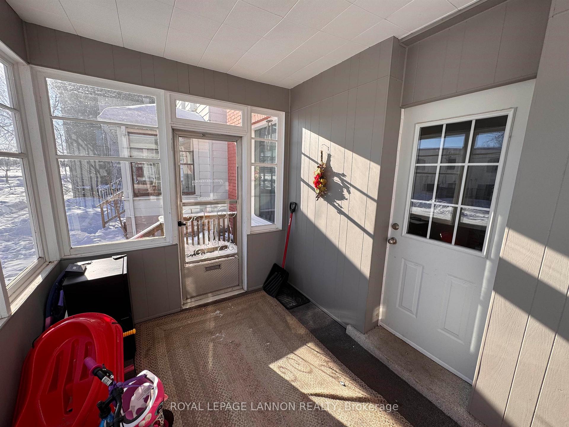 Photo 5 of 625 Vickers St. S. S, Thunder Bay, Hyde Park — HOMEH