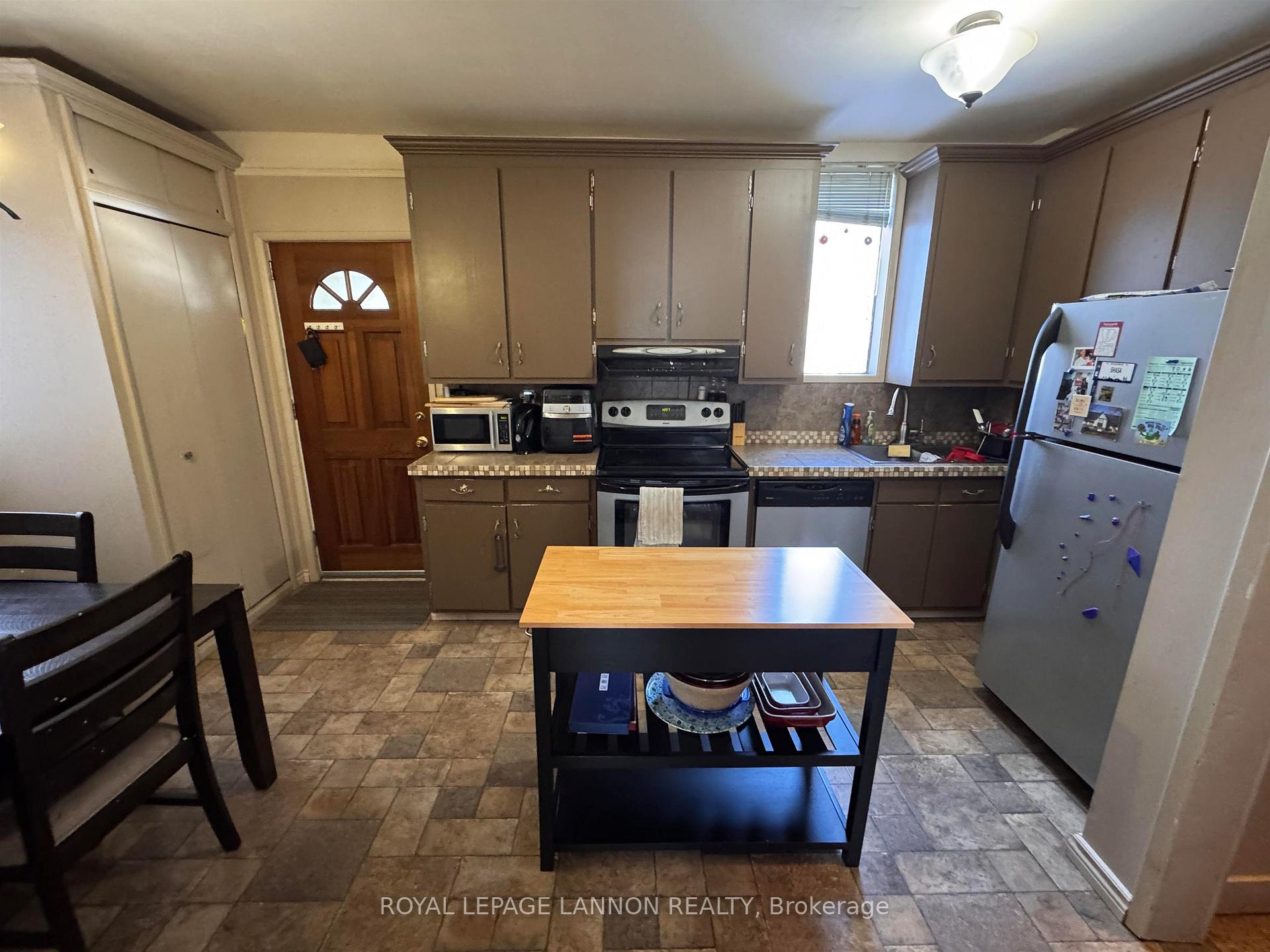 Photo 15 of 625 Vickers St. S. S, Thunder Bay, Hyde Park — HOMEH