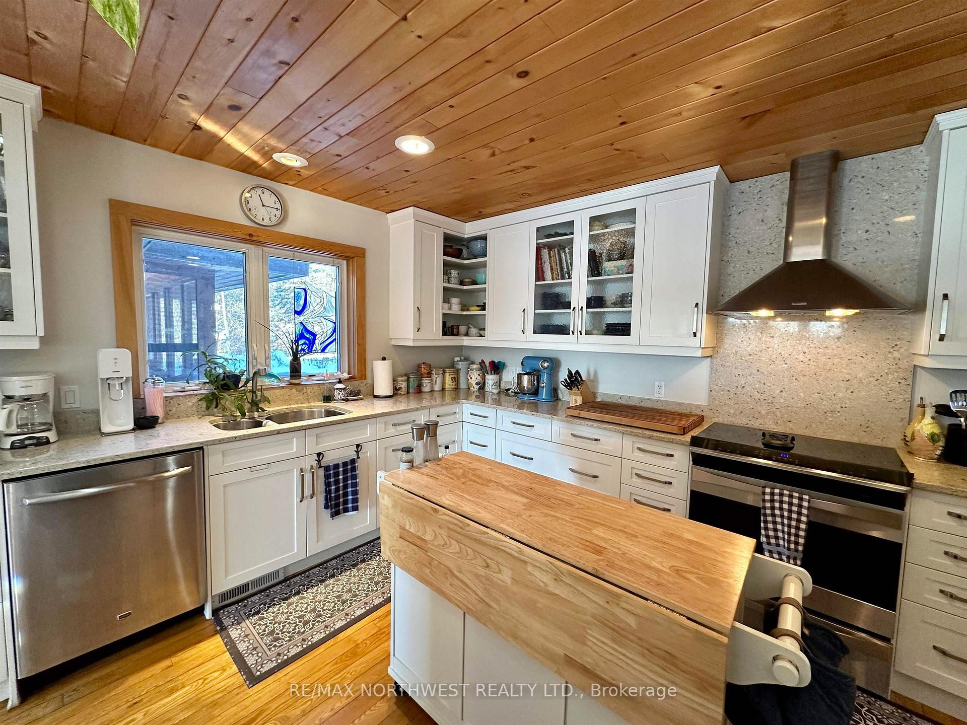 Photo 12 of 446 Carlton Road, Kenora, Redditt Road West — HOMEH