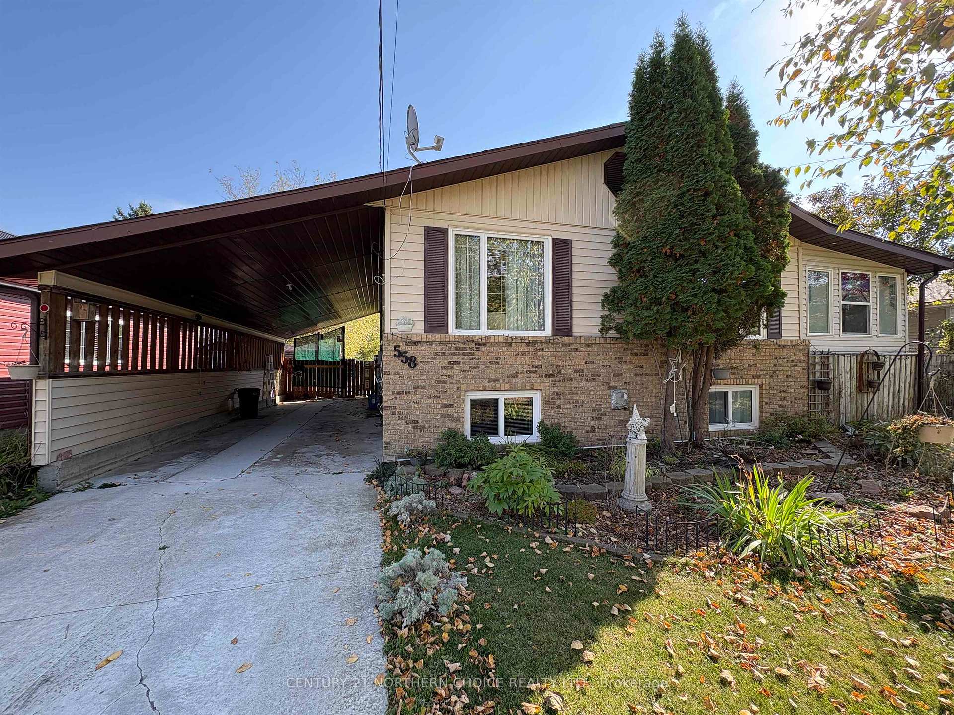 Photo 1 of 558 Elm Avenue, Fort Frances — HOMEH