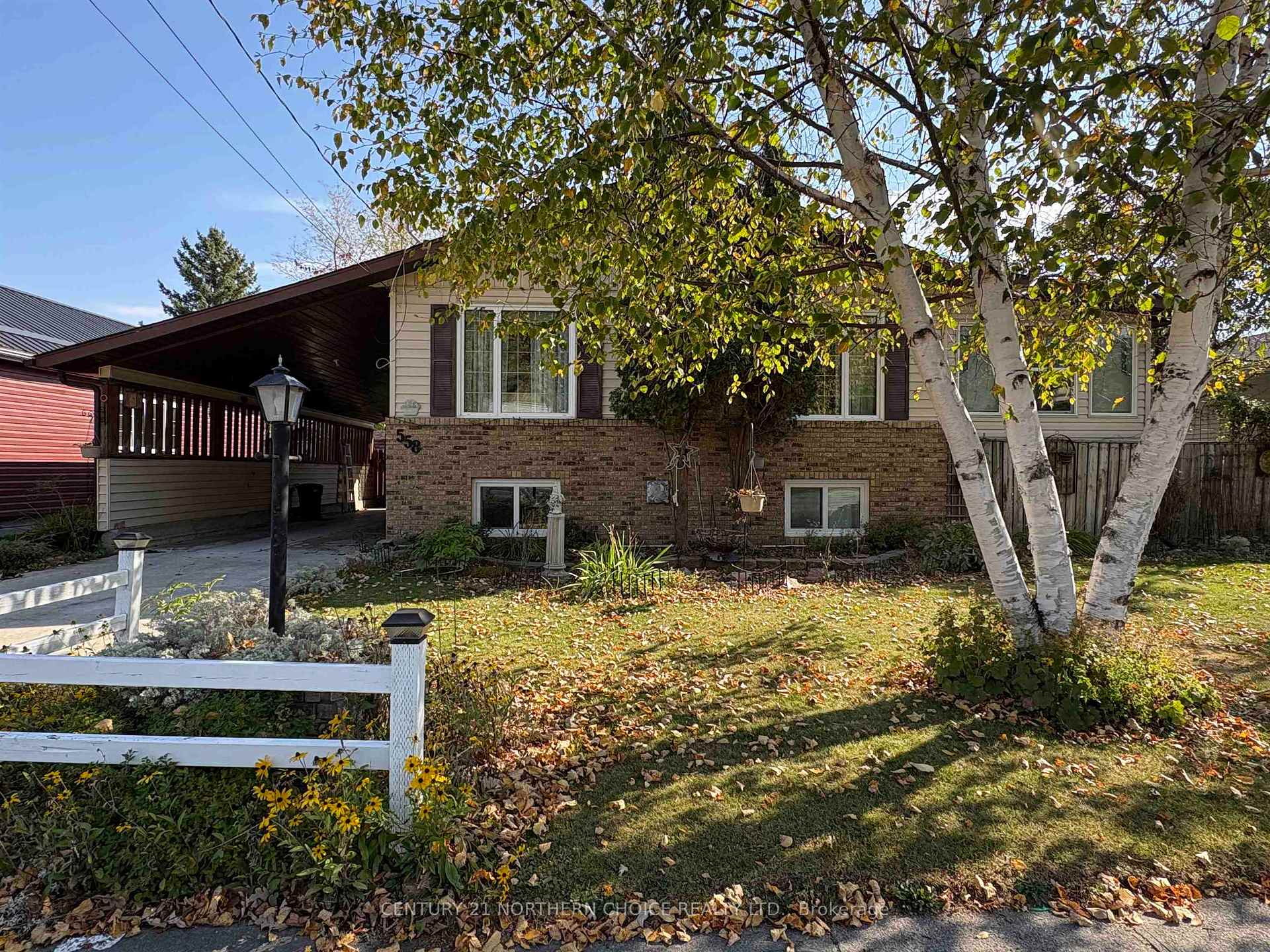 Photo 2 of 558 Elm Avenue, Fort Frances — HOMEH