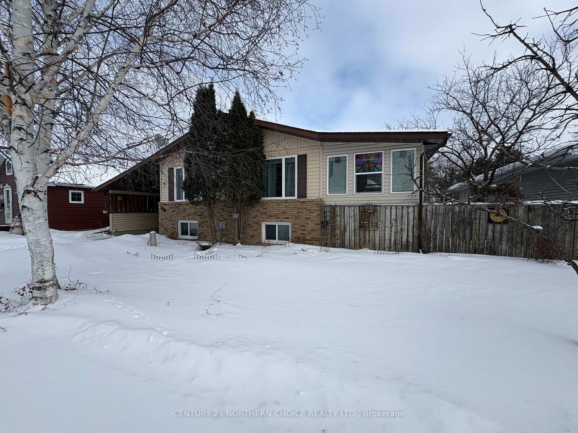 Photo 3 of 558 Elm Avenue, Fort Frances — HOMEH