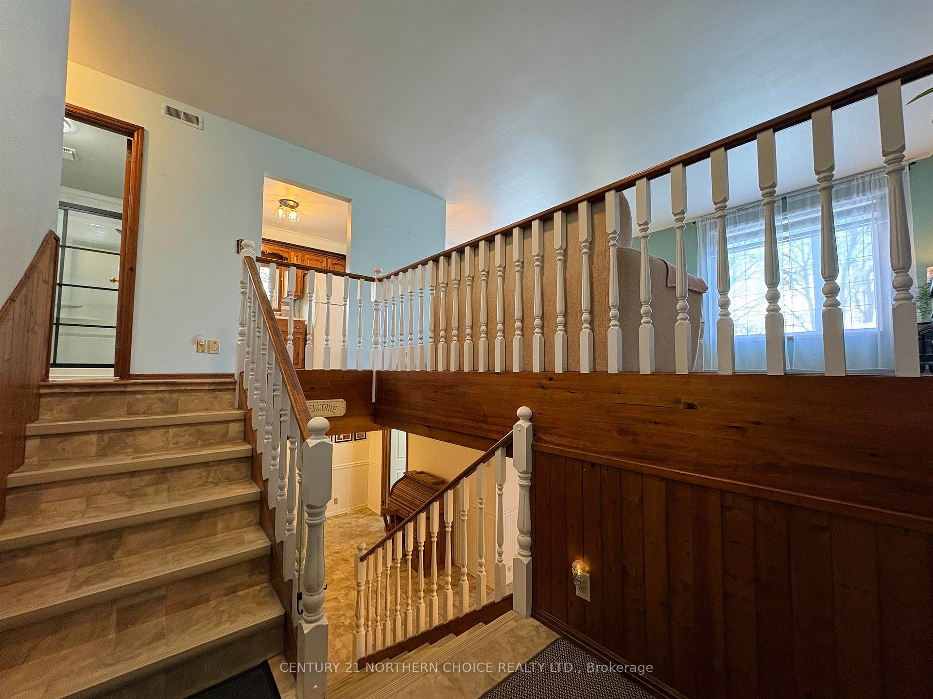 Photo 5 of 558 Elm Avenue, Fort Frances — HOMEH