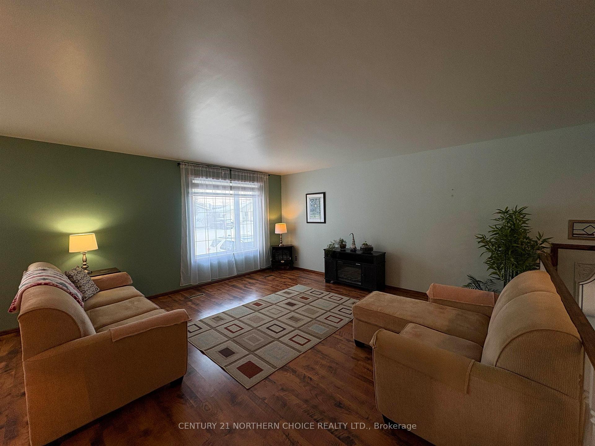 Photo 7 of 558 Elm Avenue, Fort Frances — HOMEH