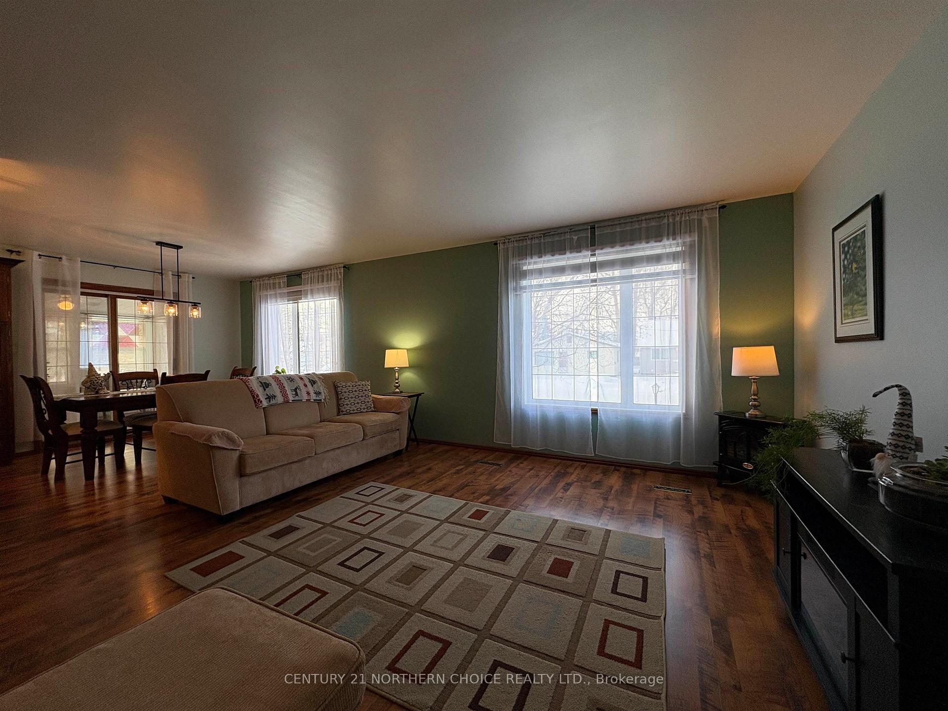 Photo 10 of 558 Elm Avenue, Fort Frances — HOMEH