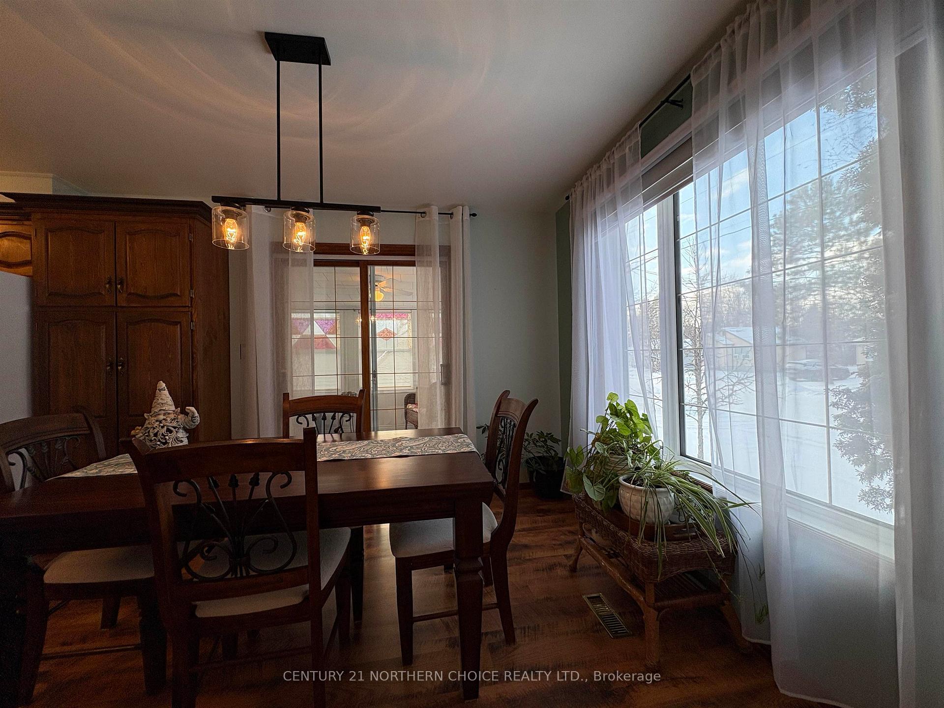 Photo 12 of 558 Elm Avenue, Fort Frances — HOMEH