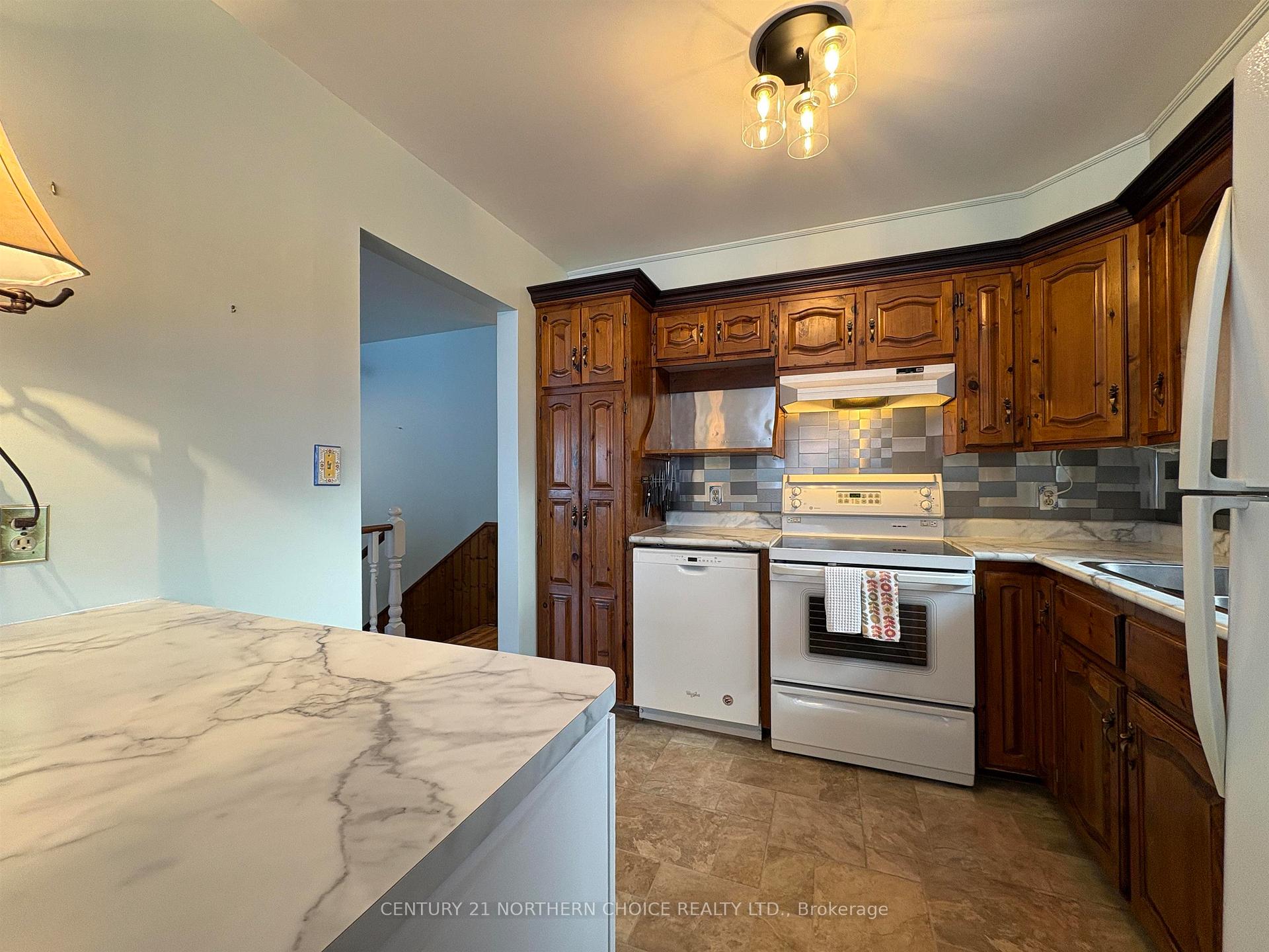 Photo 16 of 558 Elm Avenue, Fort Frances — HOMEH