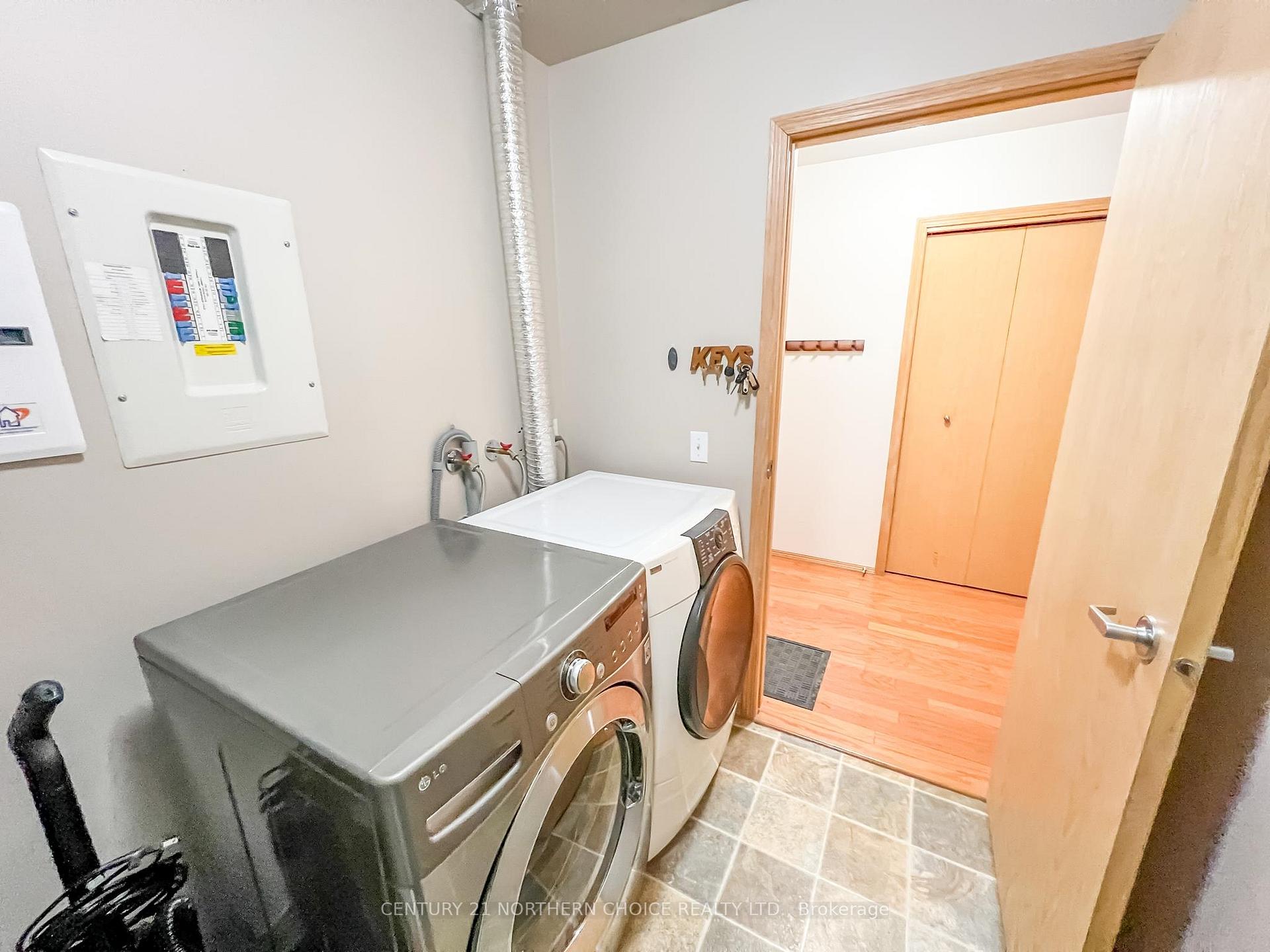 Photo 32 of 5- 204 Bay Road S, Kenora, Norman — HOMEH