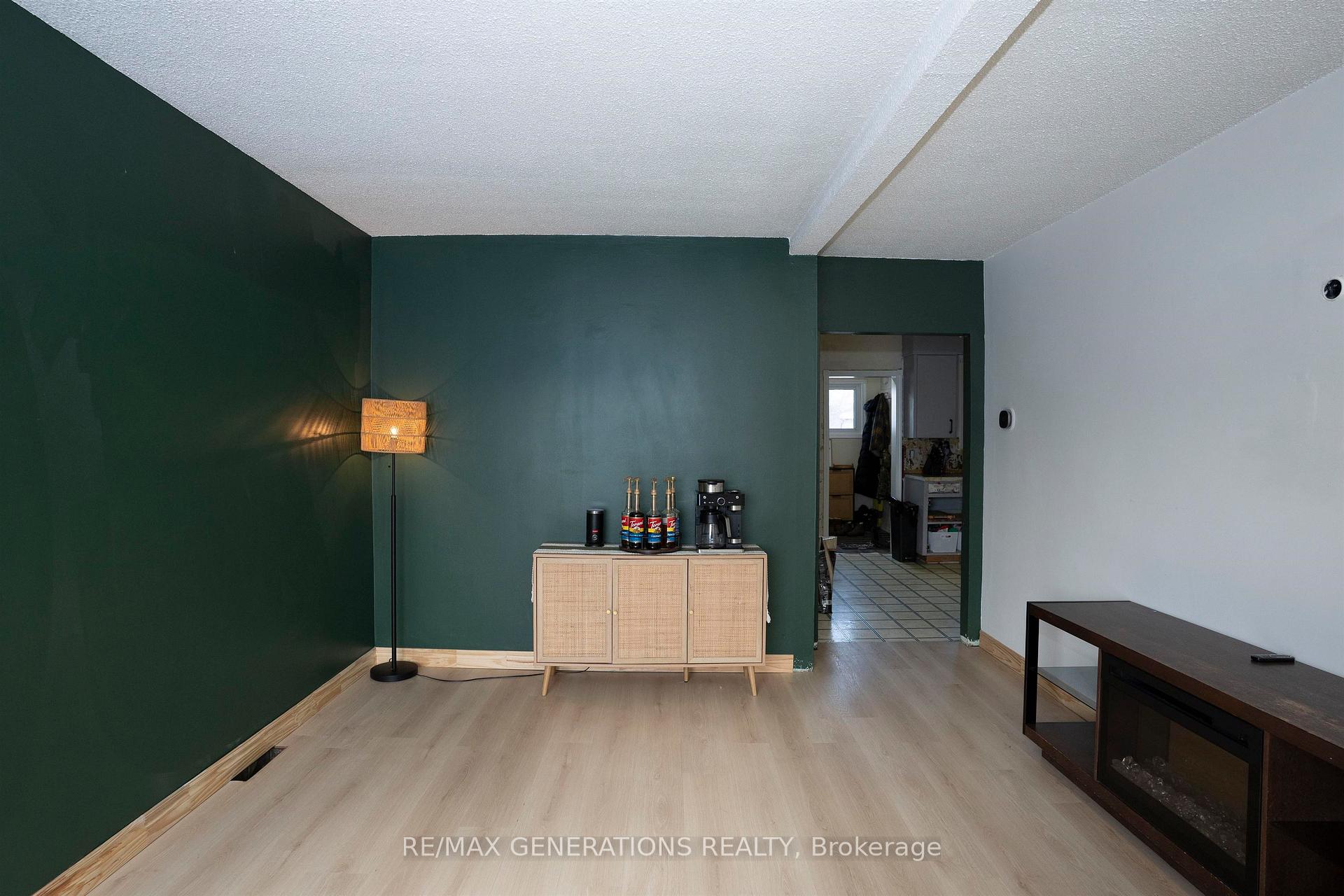 Photo 3 of 1311 Donald Street E, Thunder Bay, McKeller Park — HOMEH