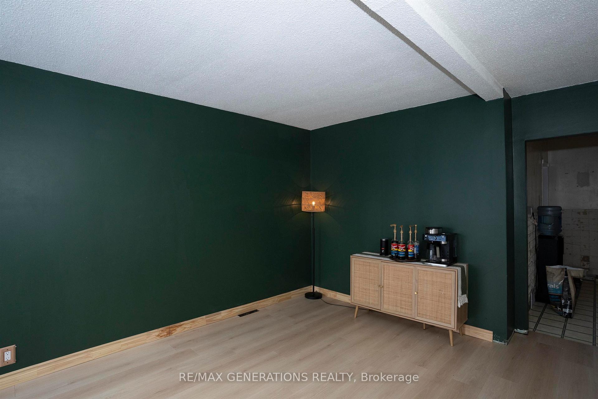 Photo 4 of 1311 Donald Street E, Thunder Bay, McKeller Park — HOMEH