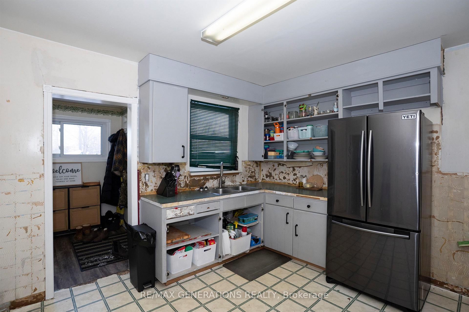 Photo 6 of 1311 Donald Street E, Thunder Bay, McKeller Park — HOMEH